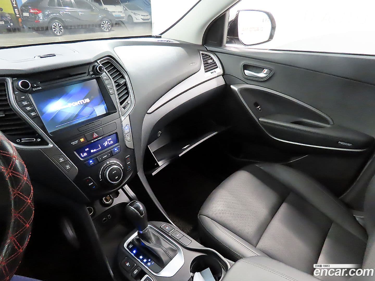Main__Slider__Photo:Santafe Hyundai 2016.10-8