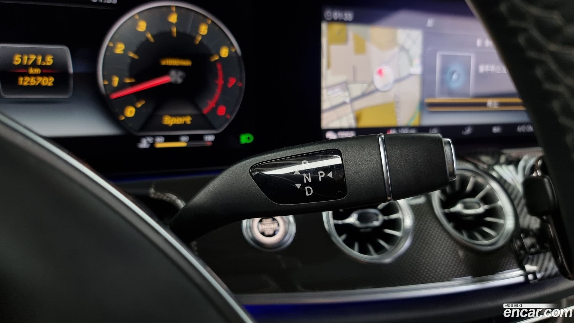 Main__Slider__Photo:E-Class Mercedes-Benz 2017.8-7