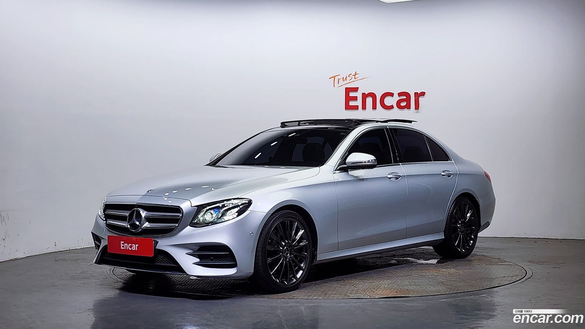 Main__Slider__Photo:E-Class Mercedes-Benz 2017.8-0
