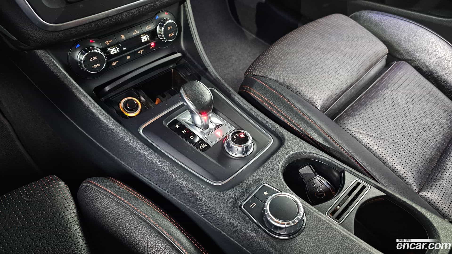 CLA-Class Mercedes-Benz 2016.5-INNER-009