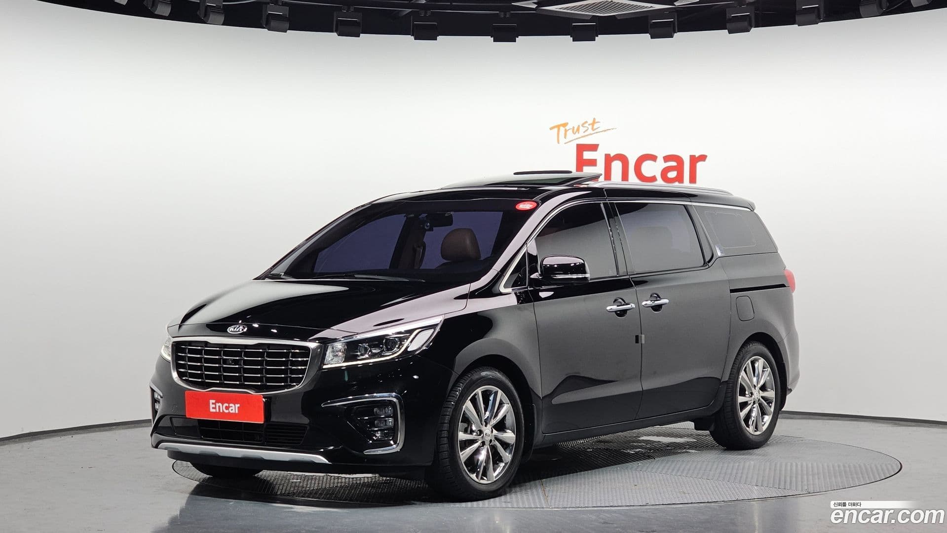 Main__Slider__Photo:Canival Kia 2019.4-0
