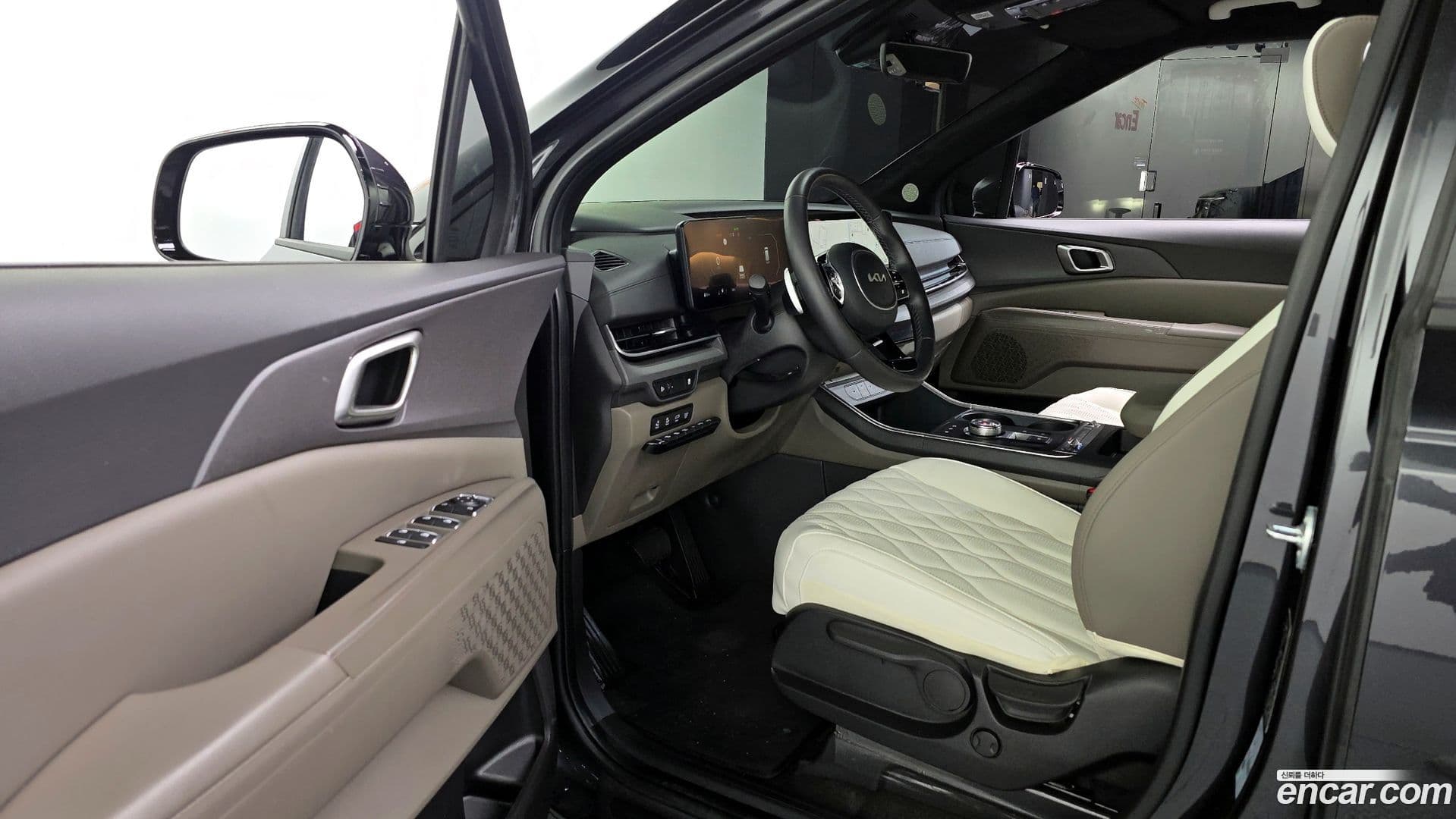 Main__Slider__Photo:Canival Kia 2024.4-9