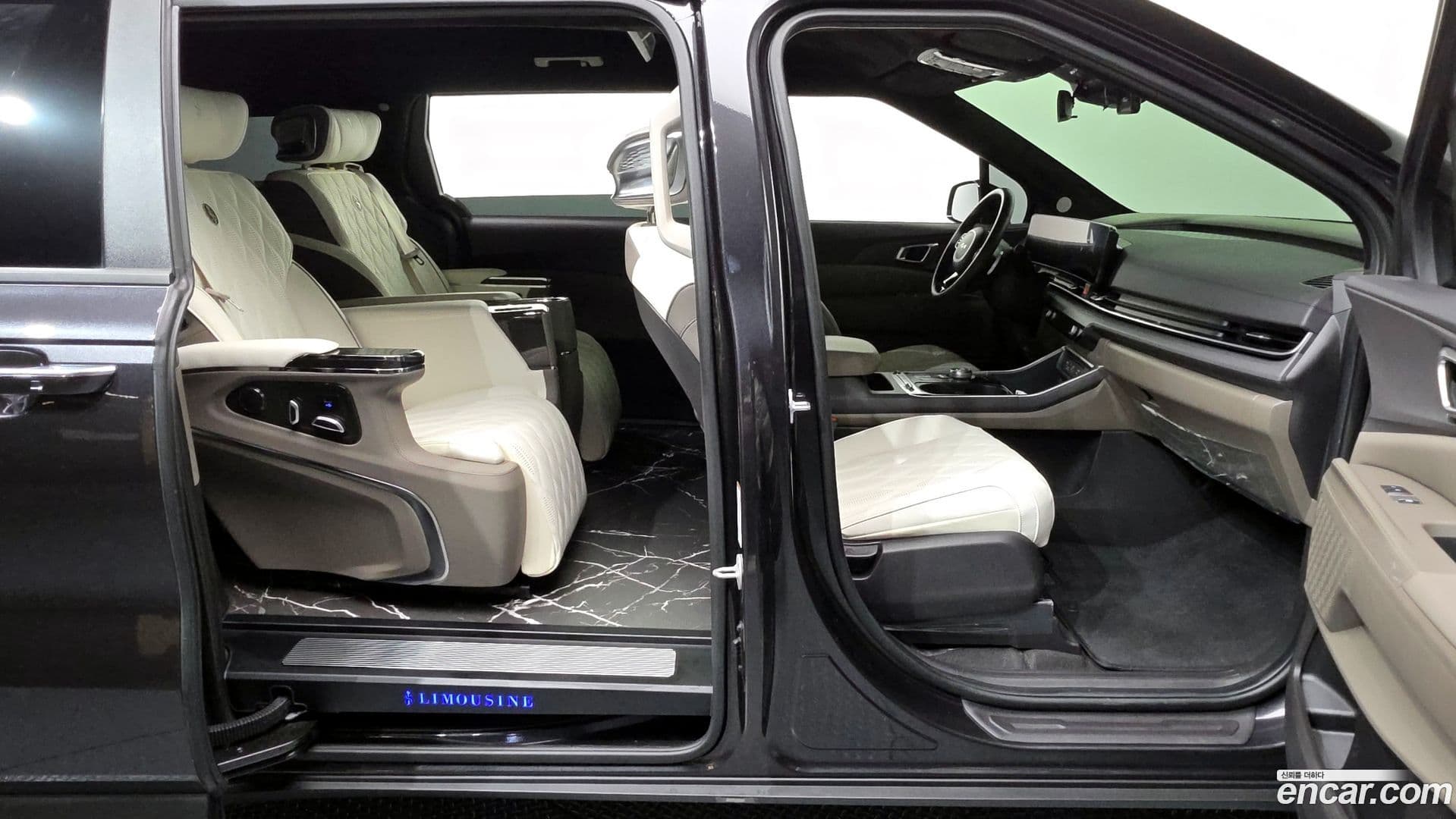 Main__Slider__Photo:Canival Kia 2024.4-10