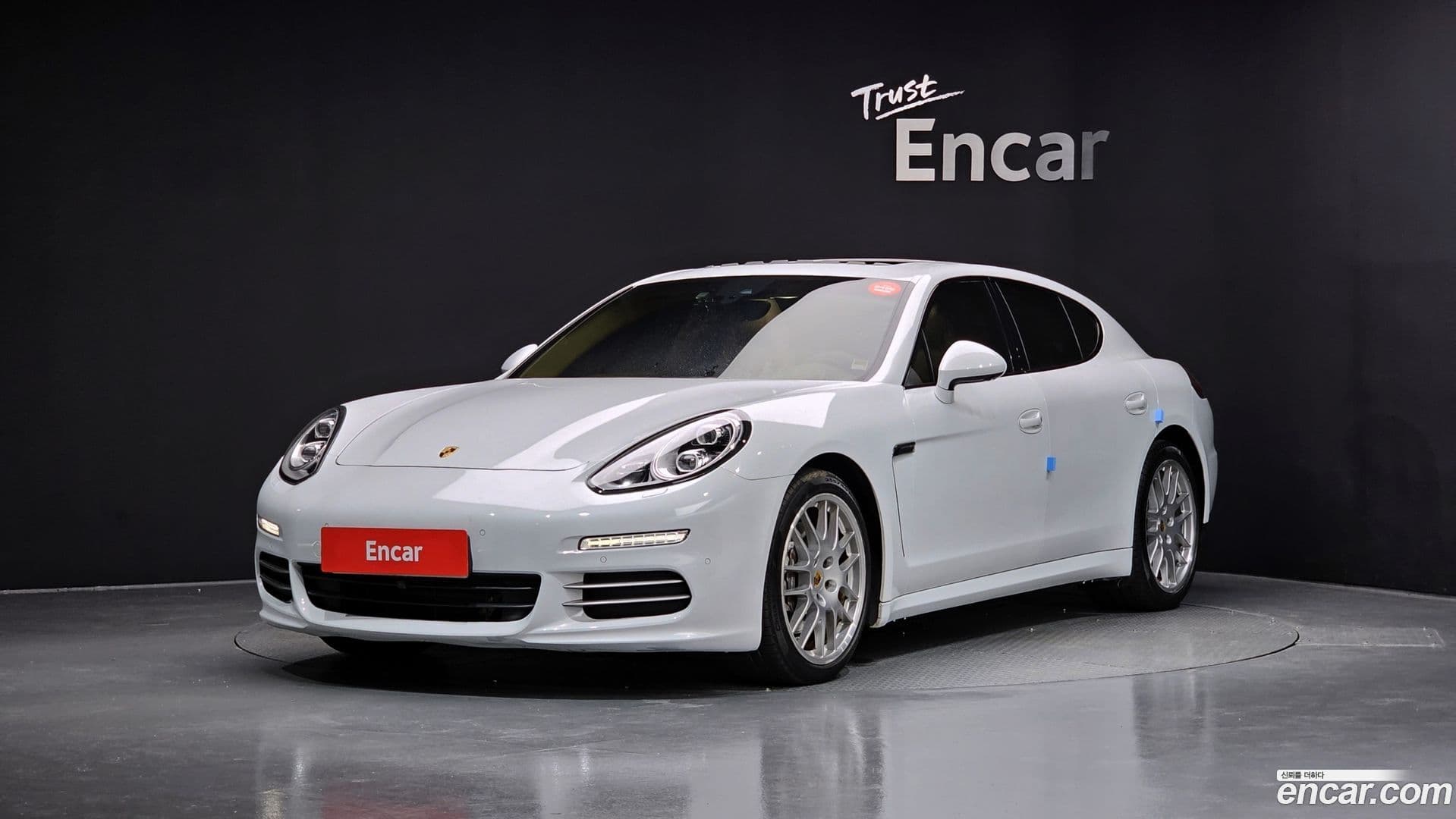 Main__Slider__Photo:Panamera Porsche 2016.7-0