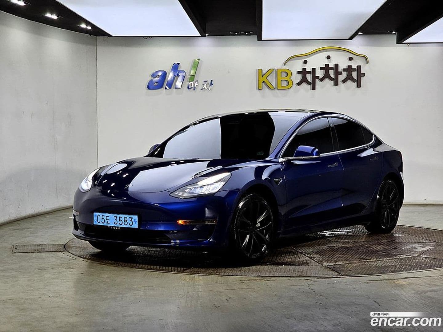 Main__Slider__Photo:Model 3 Tesla 2020.5-0