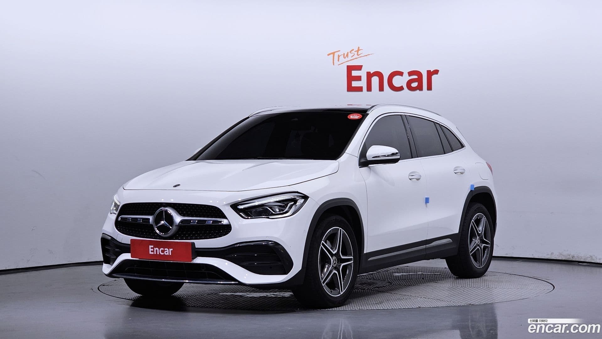 Main__Slider__Photo:GLA-Class Mercedes-Benz 2020.11-0
