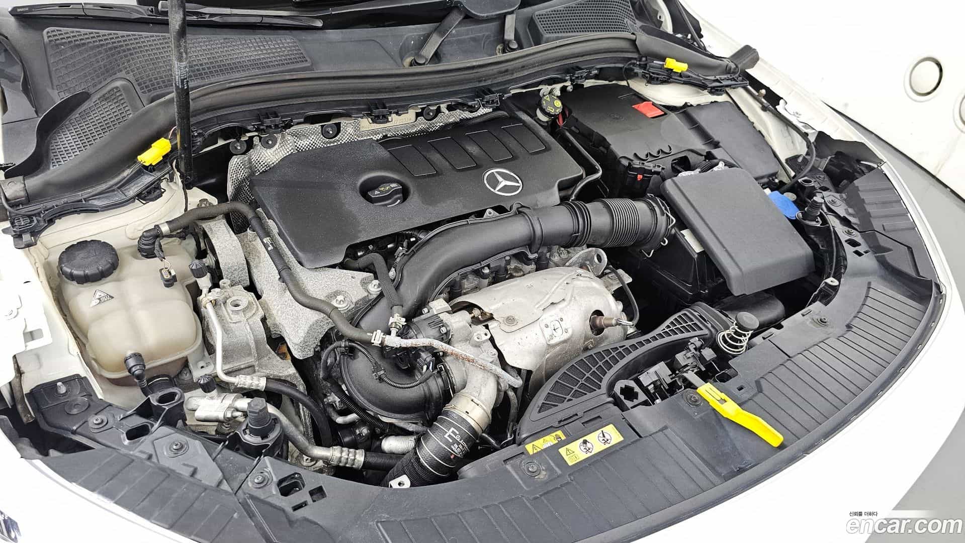 GLA-Class Mercedes-Benz 2020.11-INNER-006
