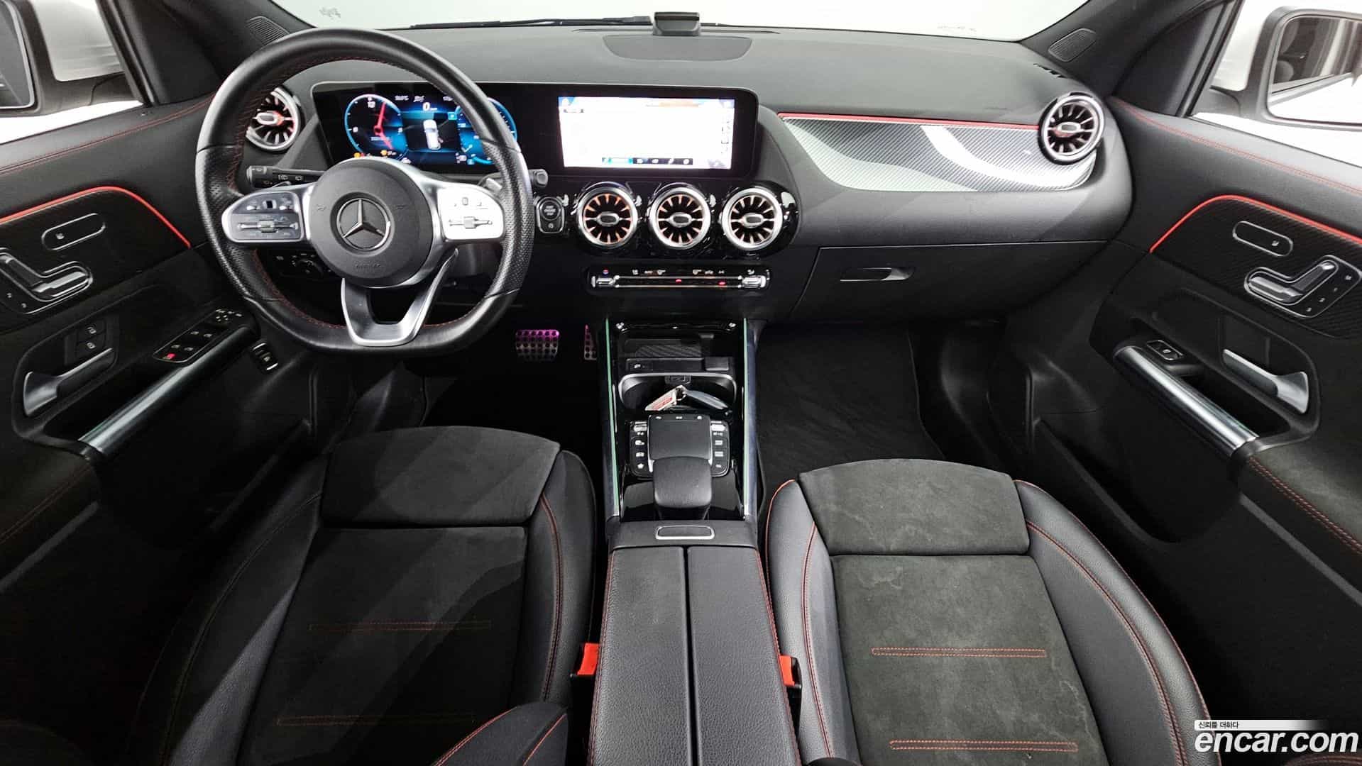 GLA-Class Mercedes-Benz 2020.11-INNER-007