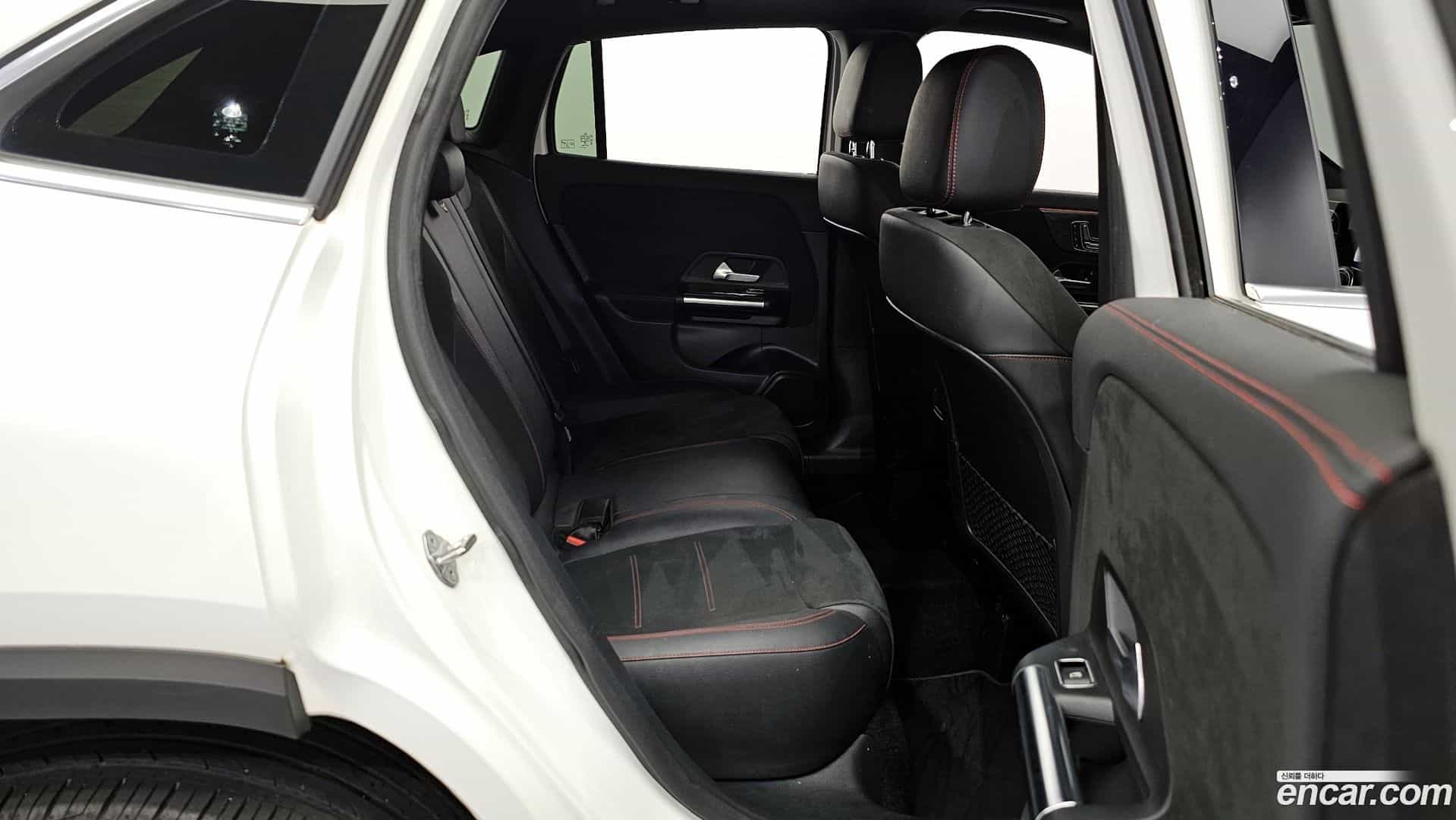 GLA-Class Mercedes-Benz 2020.11-OPTION-016