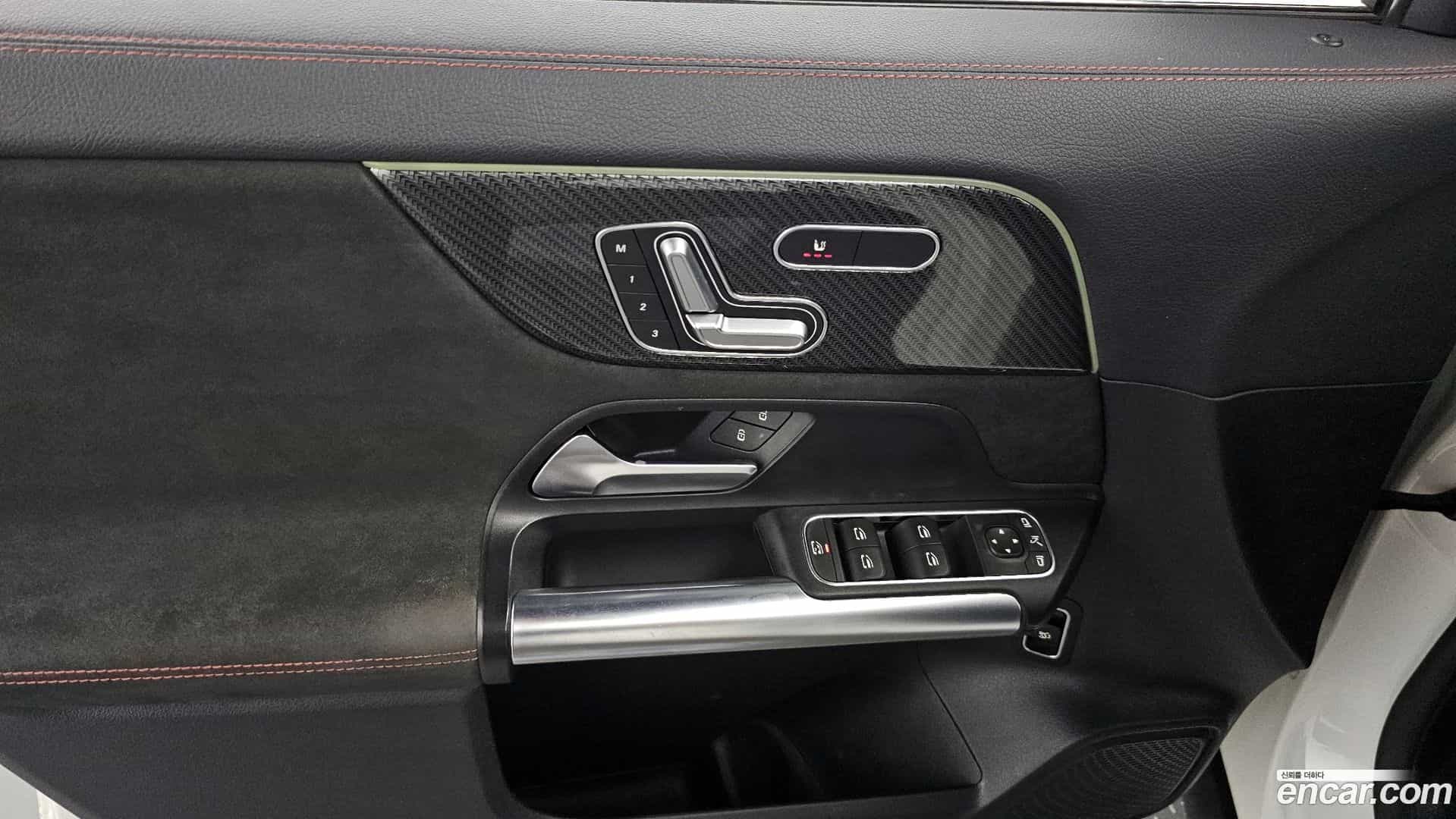 GLA-Class Mercedes-Benz 2020.11-OPTION-021