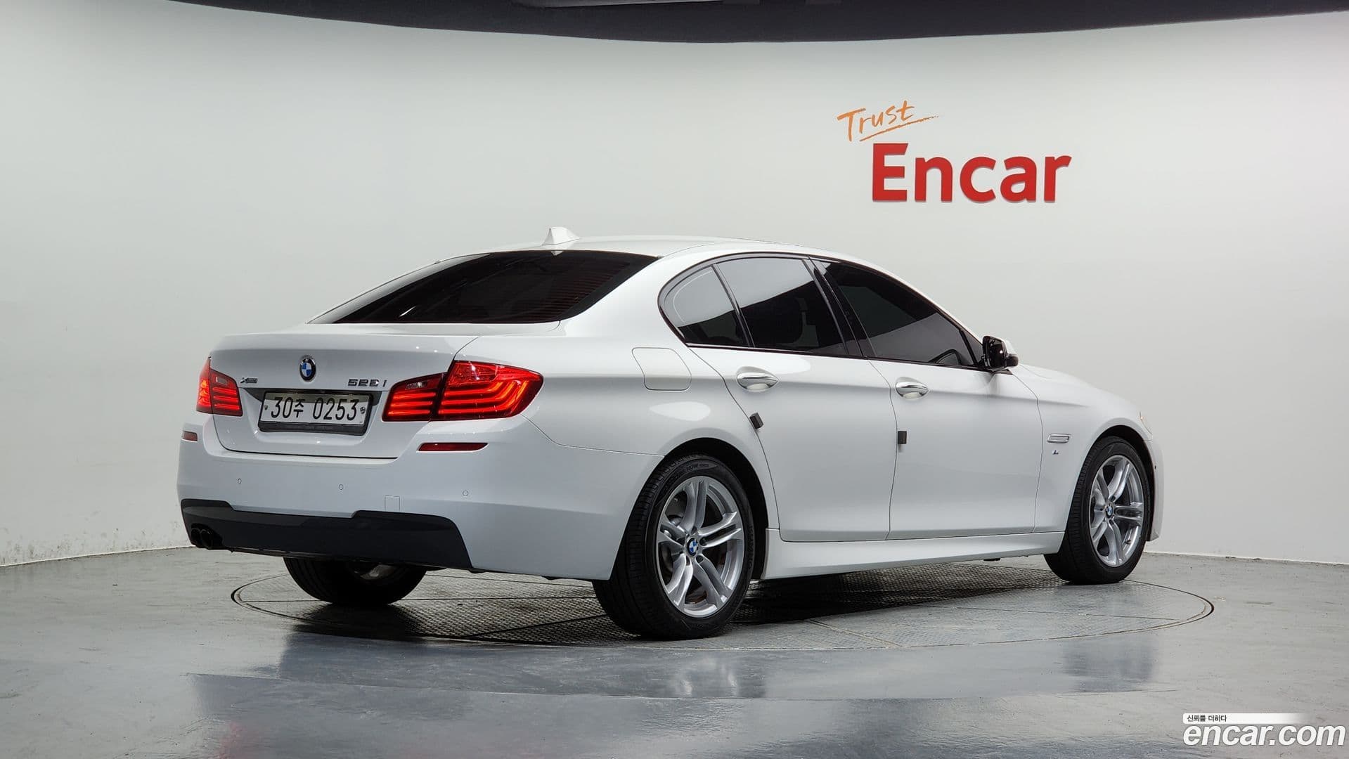 Main__Slider__Photo:5-Series BMW 2016.9-0