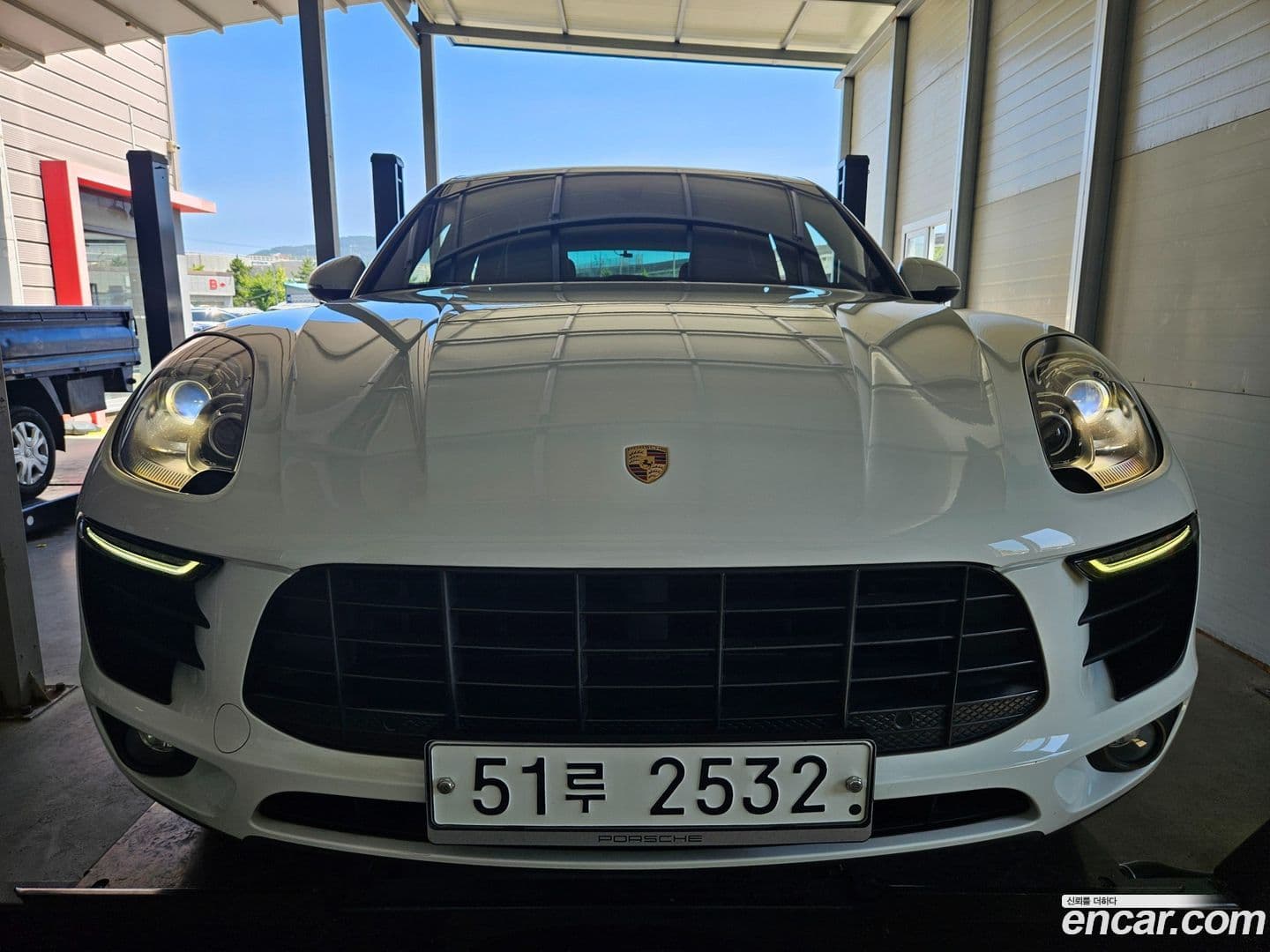 Main__Slider__Photo:Macan Porsche 2014.11-0