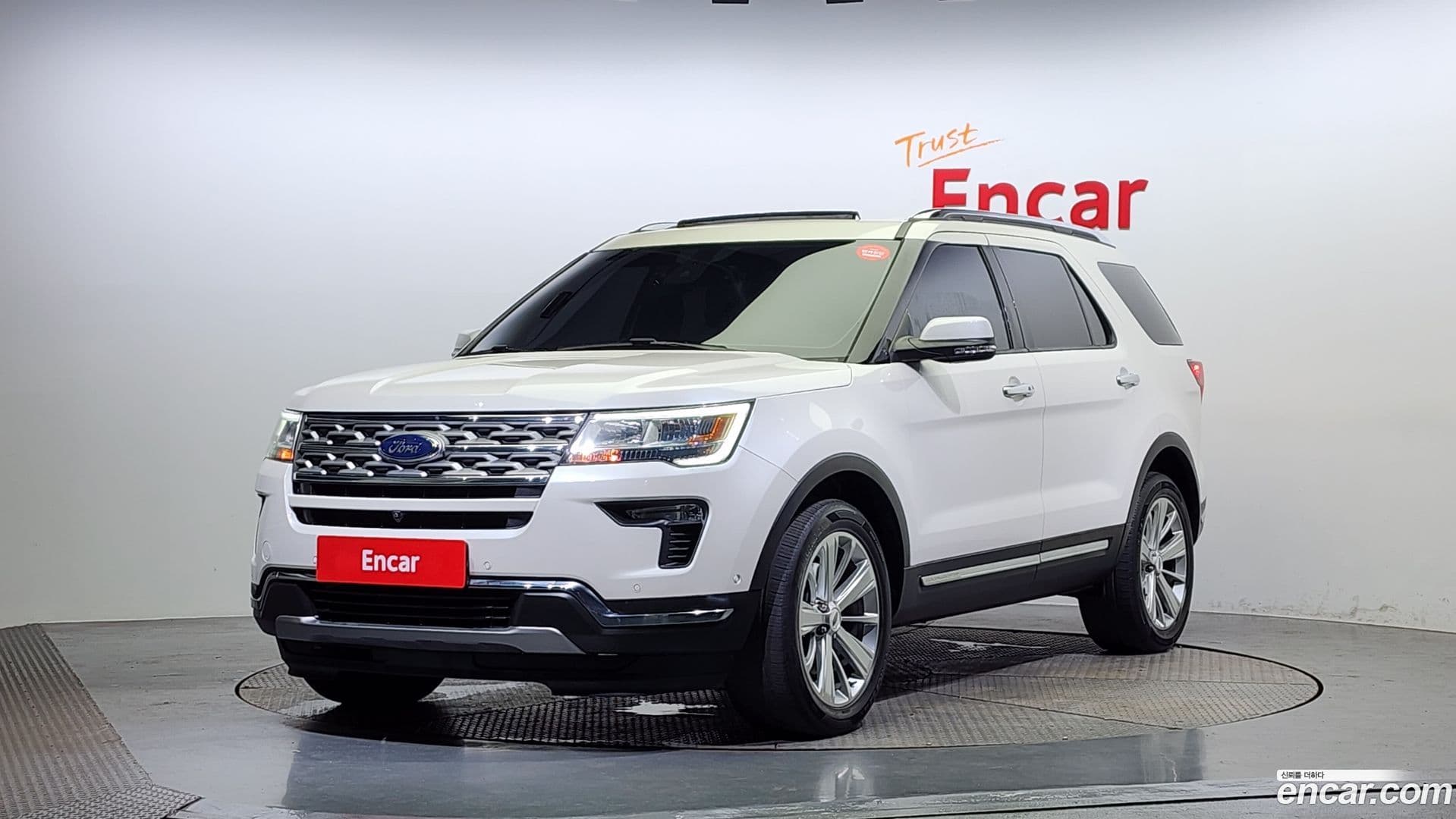 Main__Slider__Photo:Explorer Ford 2019.4-0