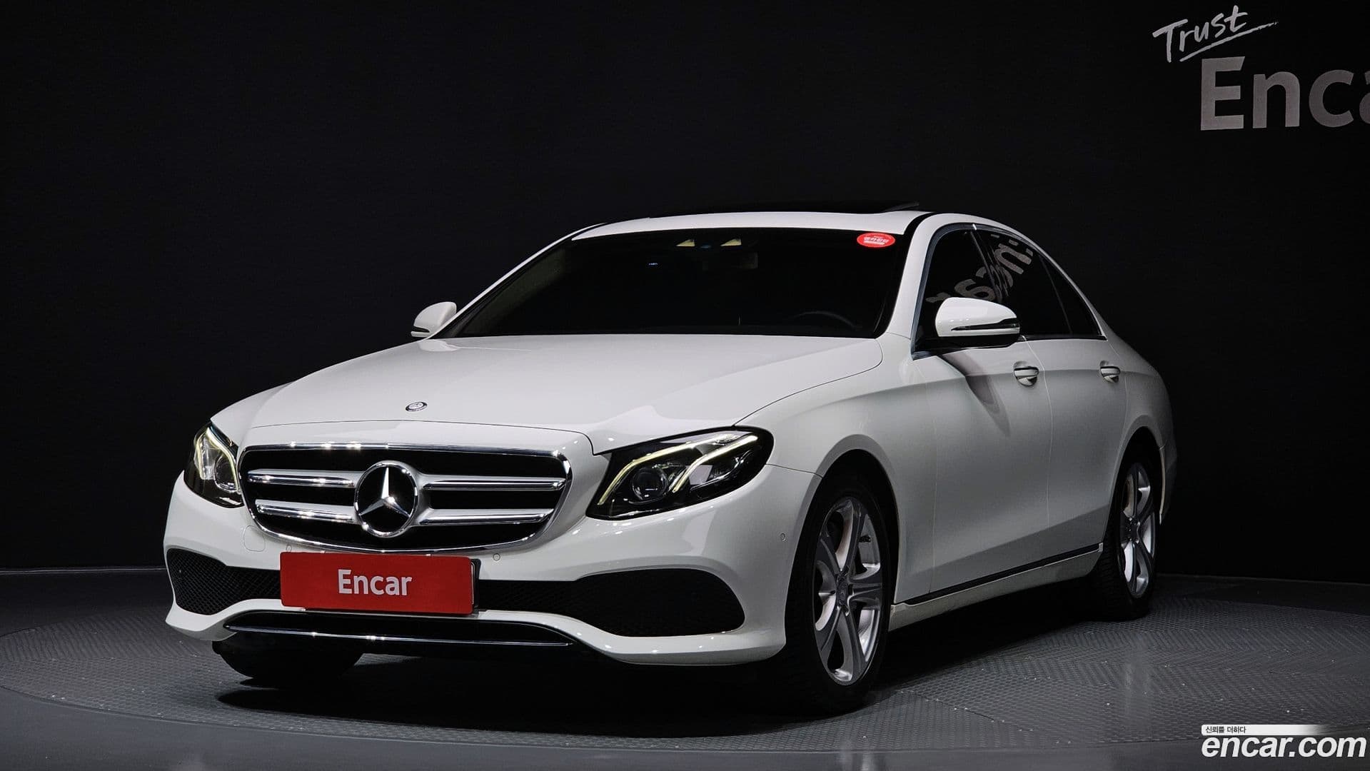Main__Slider__Photo:E-Class Mercedes-Benz 2016.7-0
