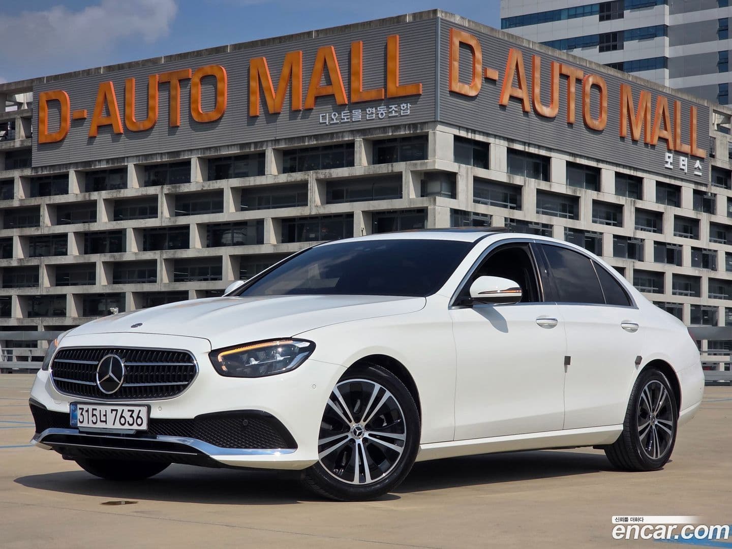 Main__Slider__Photo:E-Class Mercedes-Benz 2021.3-0