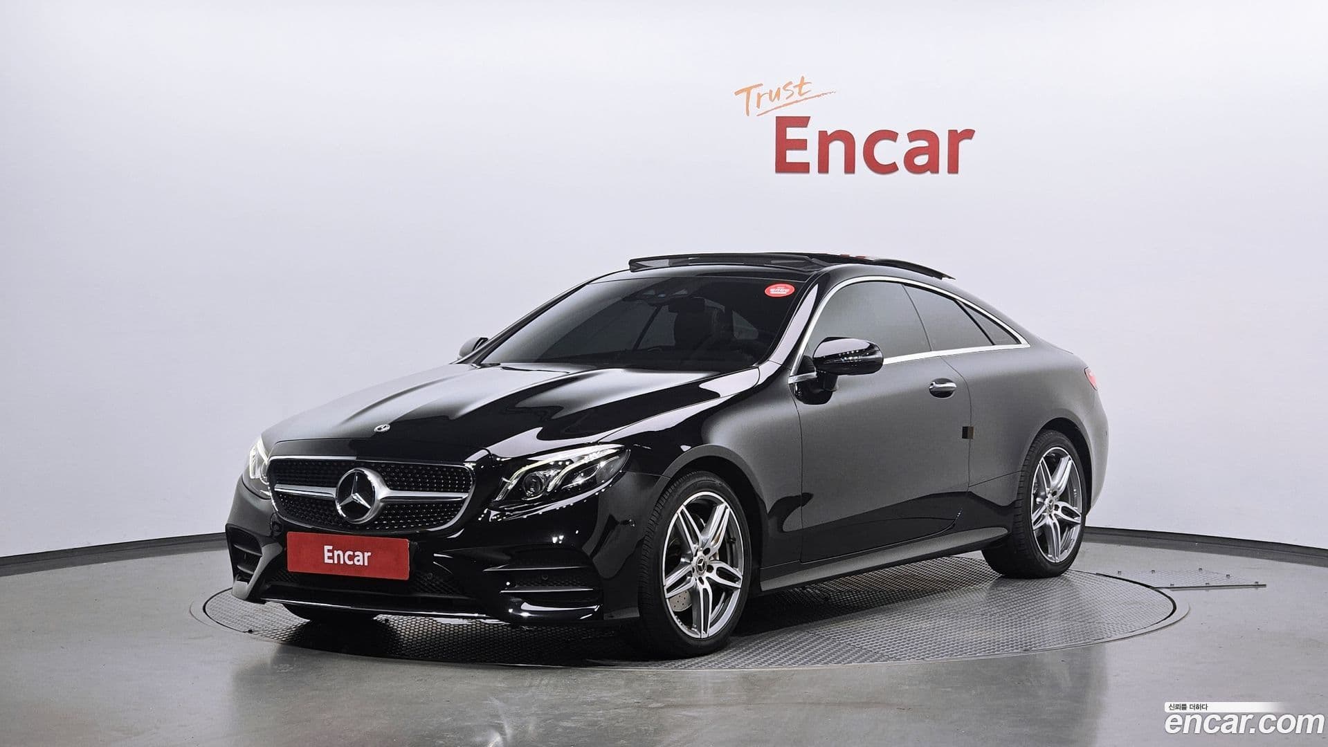 Main__Slider__Photo:E-Class Mercedes-Benz 2019.6-0