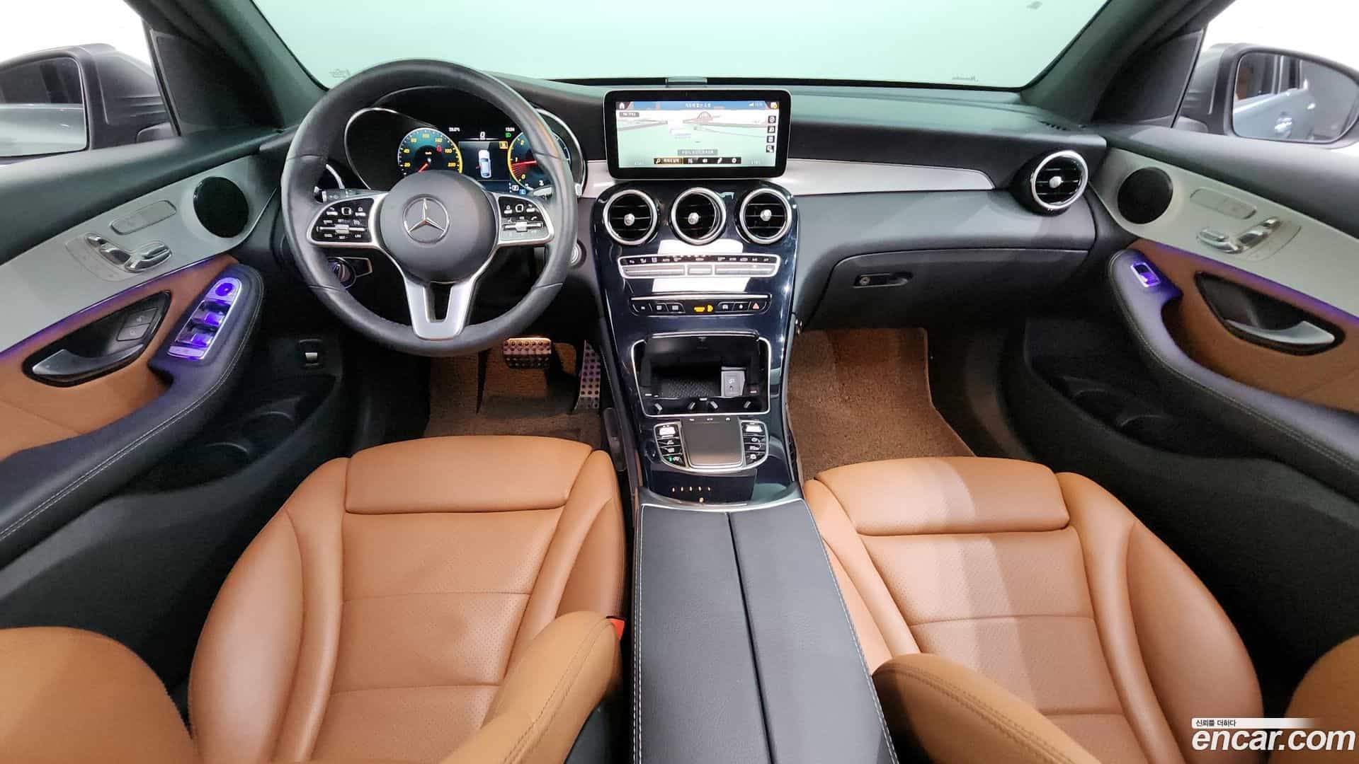 GLC-Class Mercedes-Benz 2020.10-INNER-007