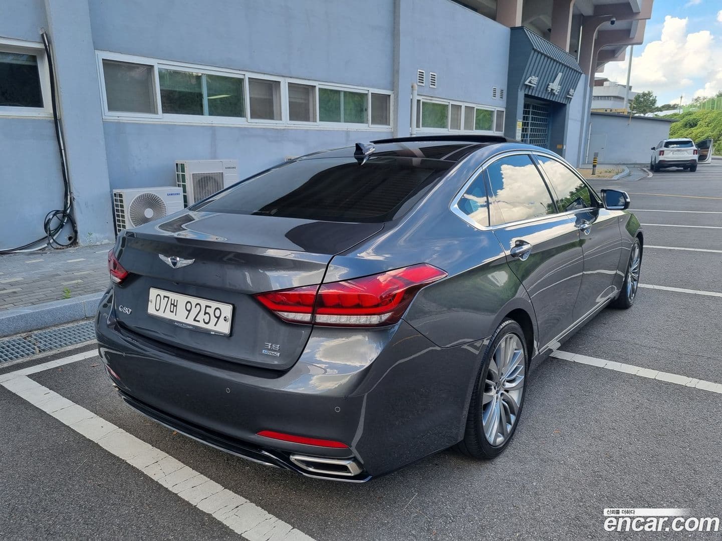Main__Slider__Photo:G80 Genesis 2017.7-0