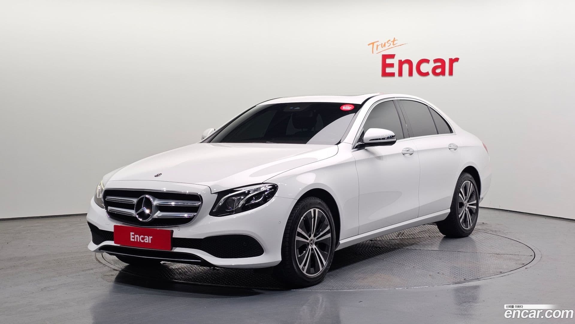 Main__Slider__Photo:E-Class Mercedes-Benz 2020.7-0