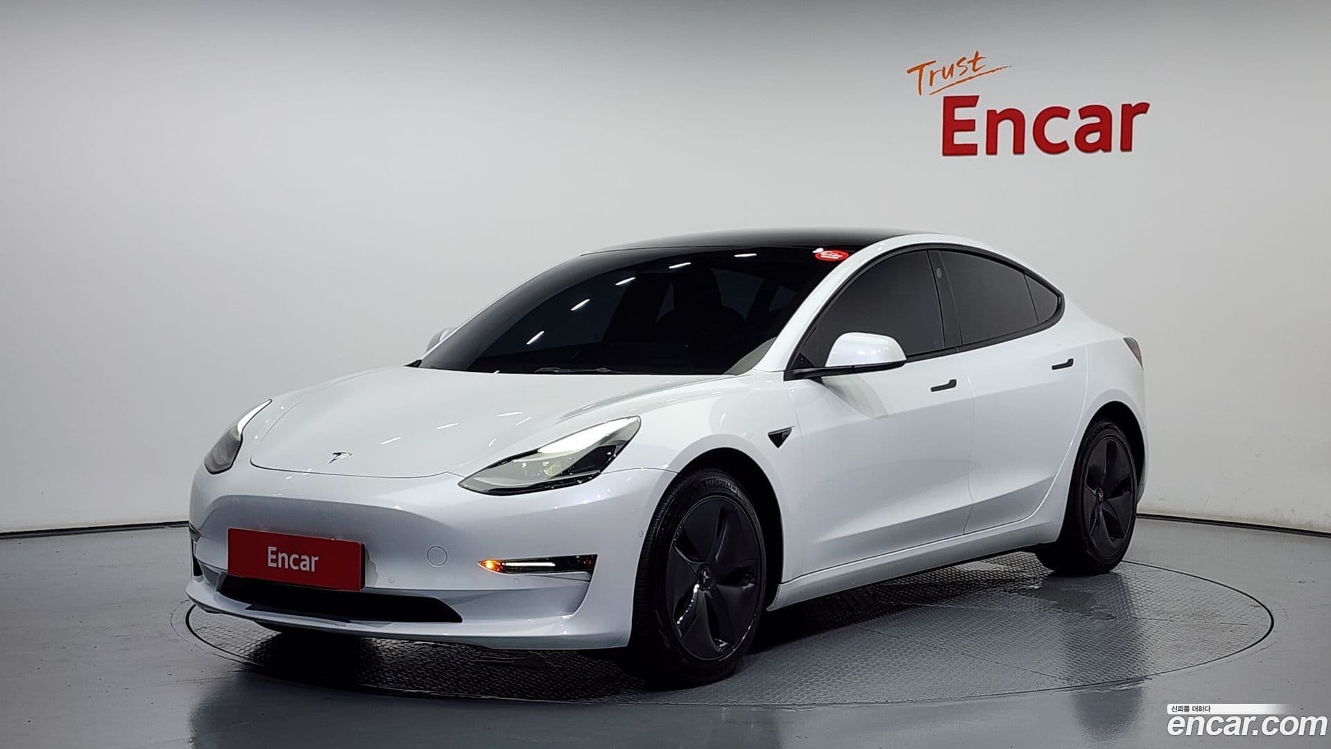 Main__Slider__Photo:Model 3 Tesla 2022.1-0