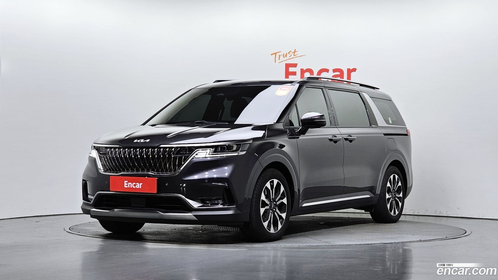 Main__Slider__Photo:Canival Kia 2023.1-0