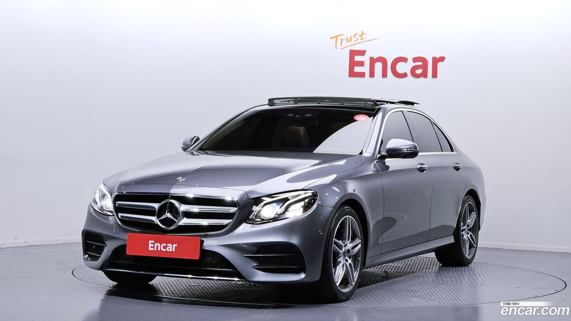 Main__Slider__Photo:E-Class Mercedes-Benz 2017.6-0