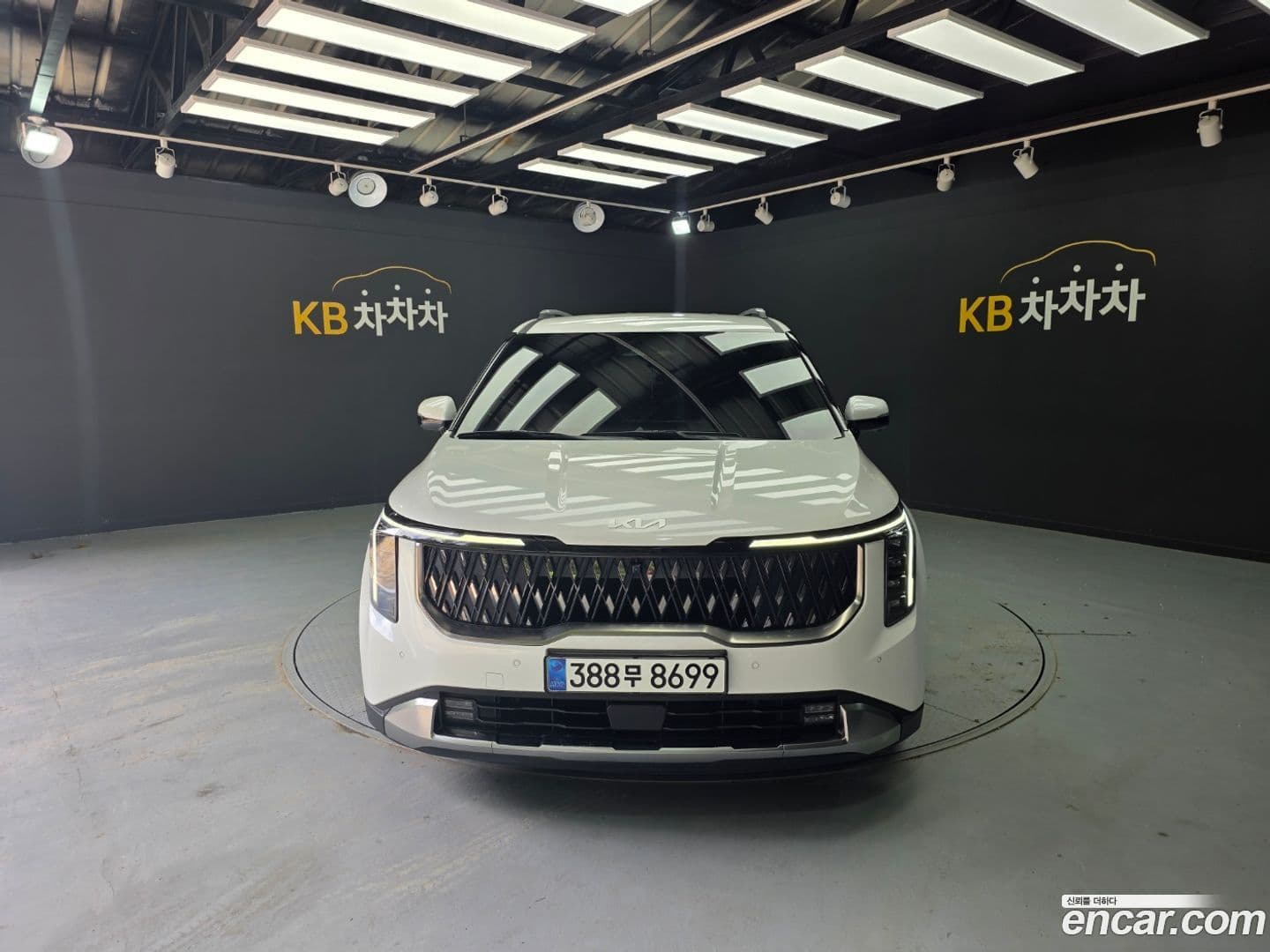 Main__Slider__Photo:Canival Kia 2025.3-0