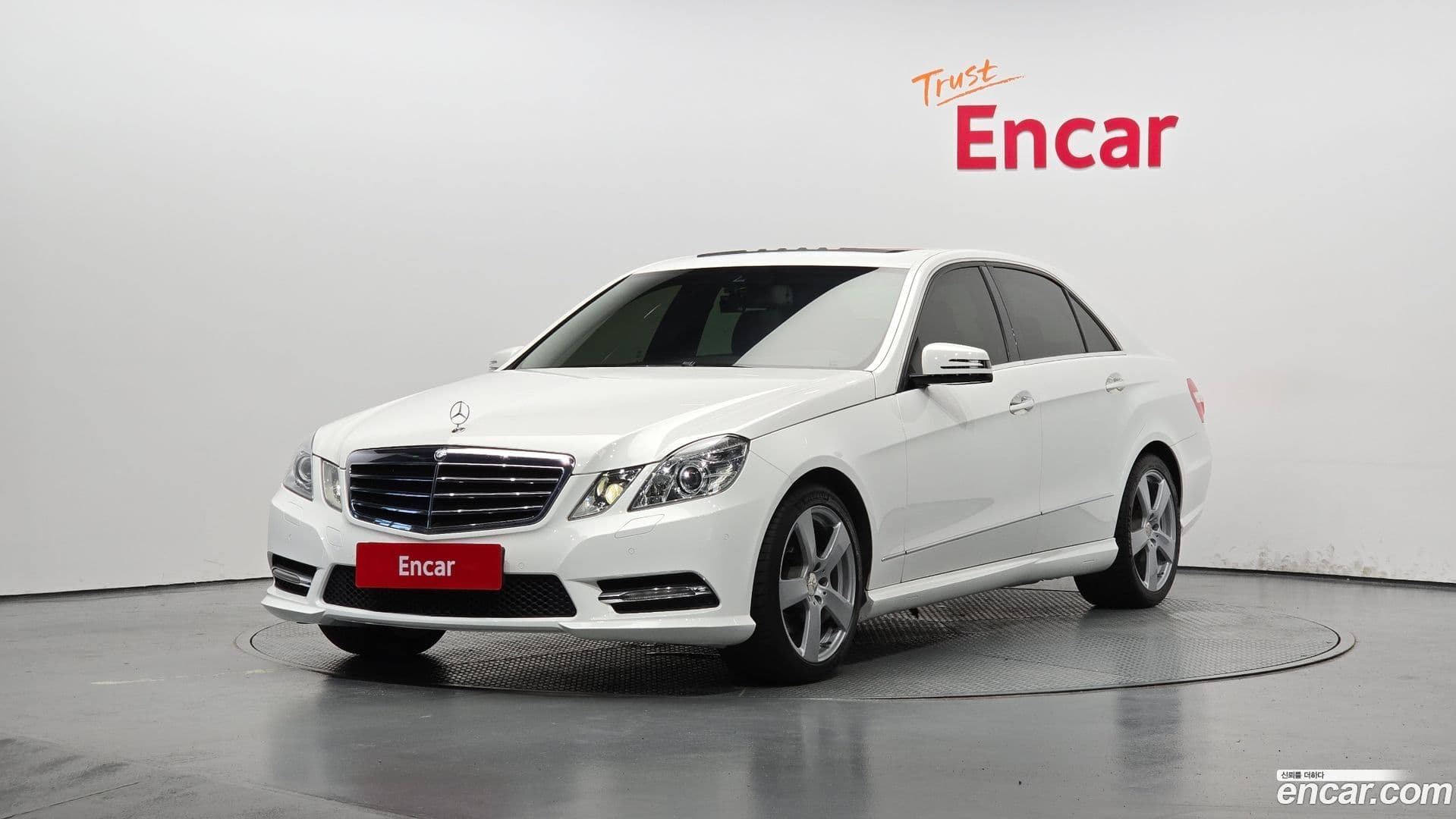 Main__Slider__Photo:E-Class Mercedes-Benz 2013.2-0
