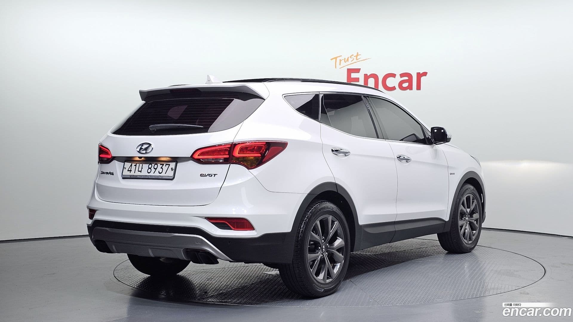 Main__Slider__Photo:Santafe Hyundai 2016.8-0