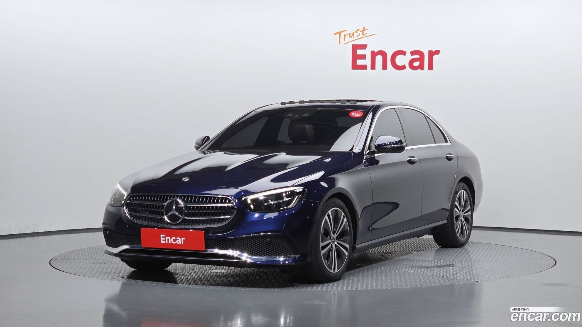 Main__Slider__Photo:E-Class Mercedes-Benz 2020.11-0
