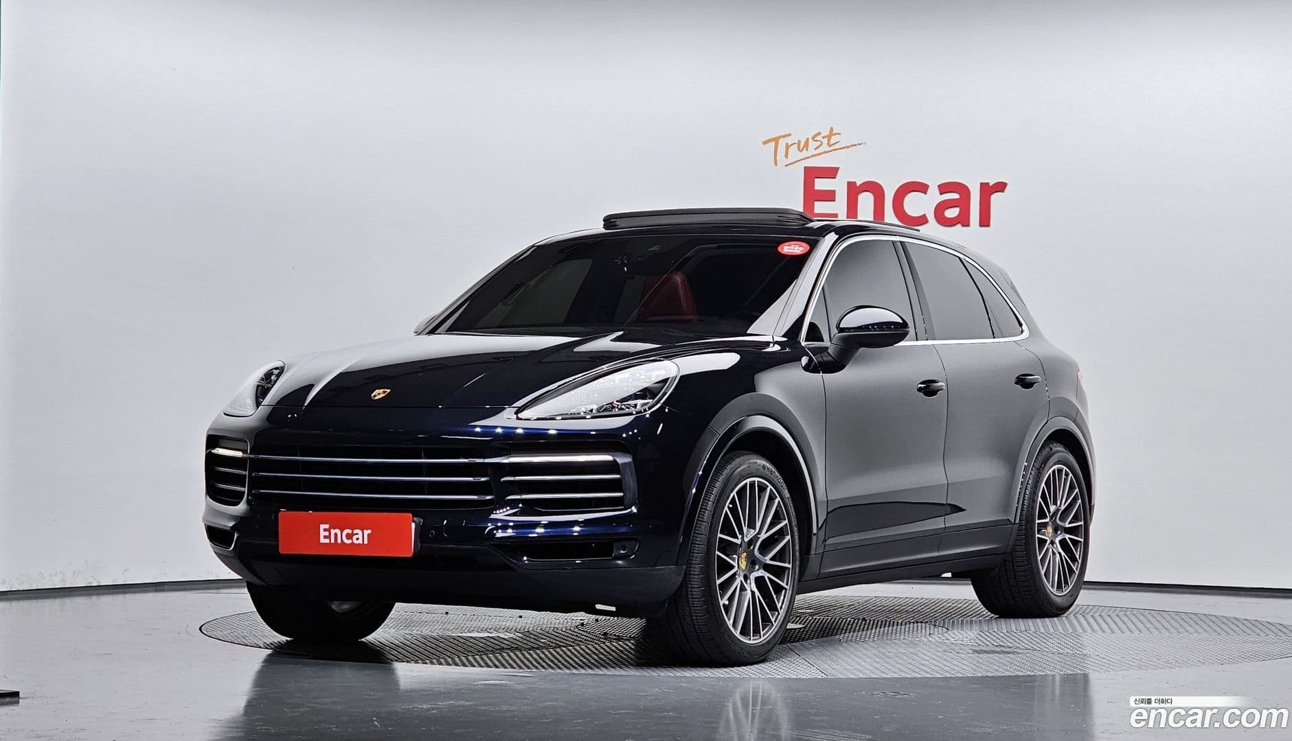 Main__Slider__Photo:Cayenne Porsche 2020.5-0