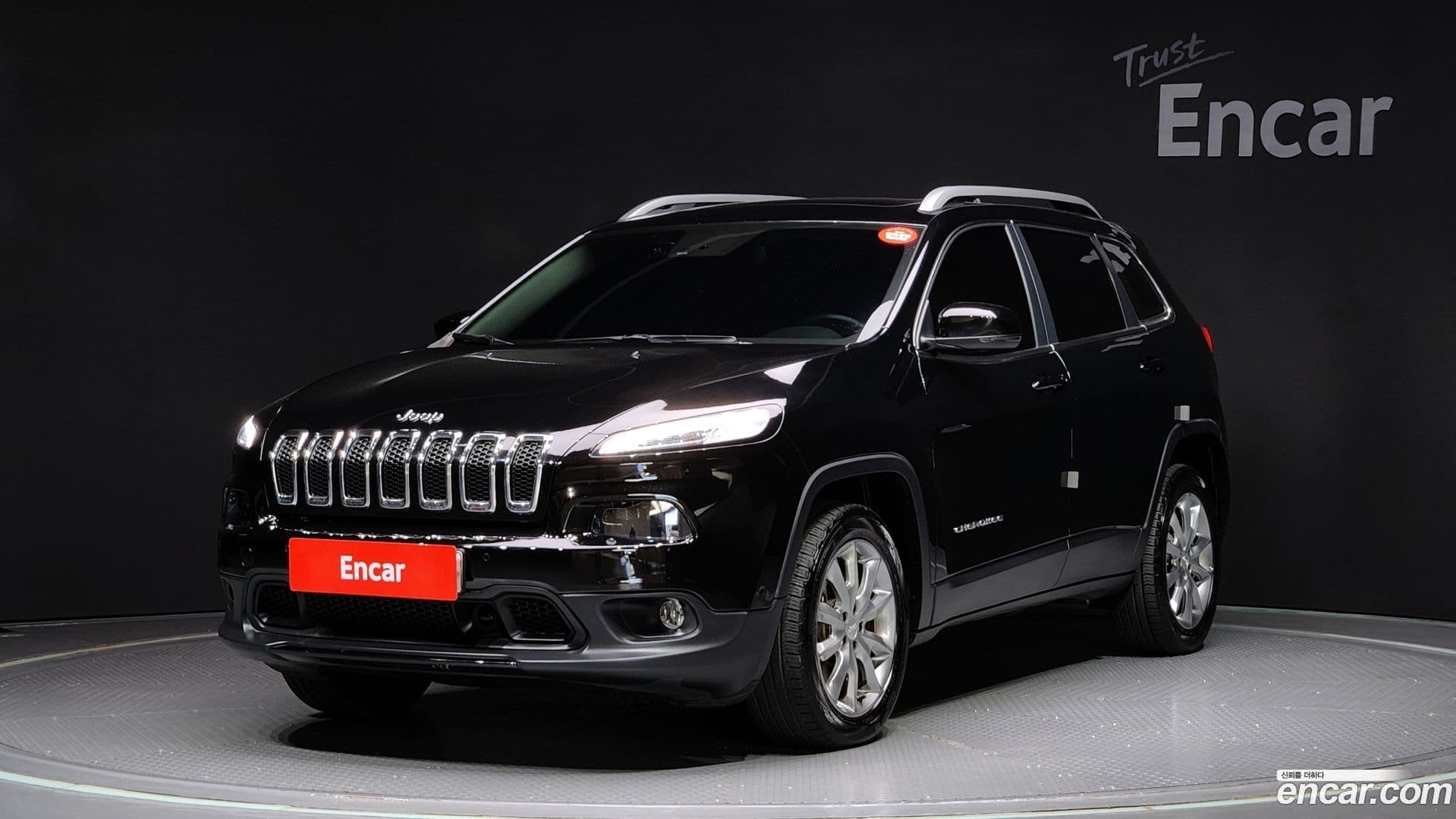 Main__Slider__Photo:Cherokee Jeep 2018.3-0