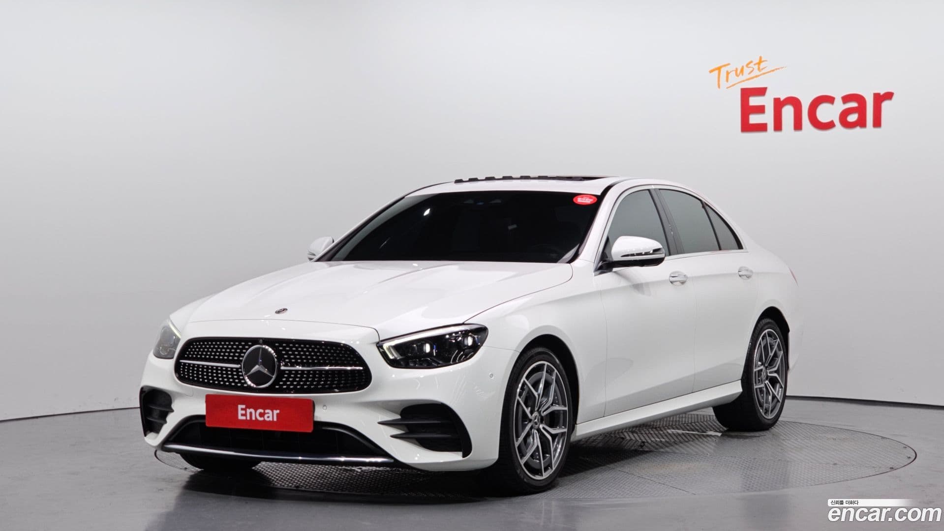 Main__Slider__Photo:E-Class Mercedes-Benz 2020.9-0