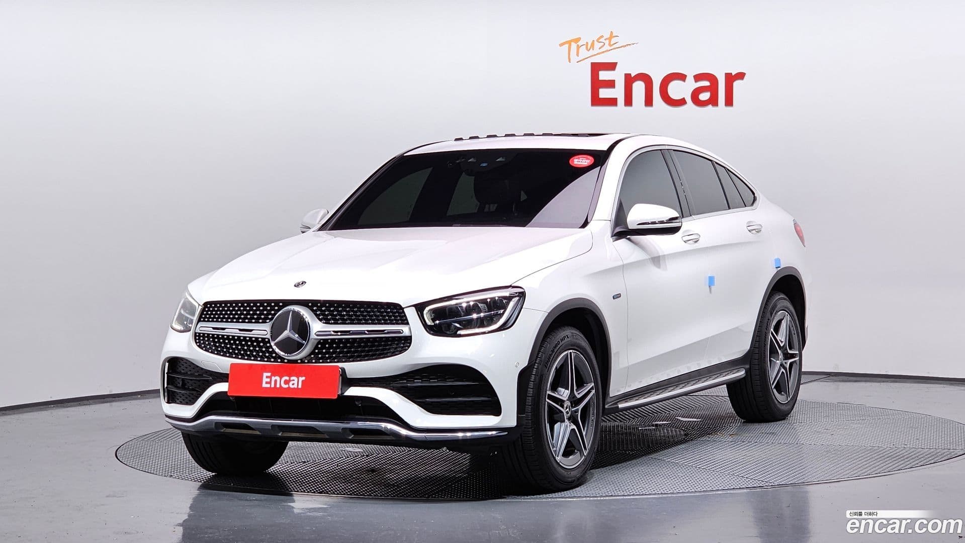 Main__Slider__Photo:GLC-Class Mercedes-Benz 2020.9-0
