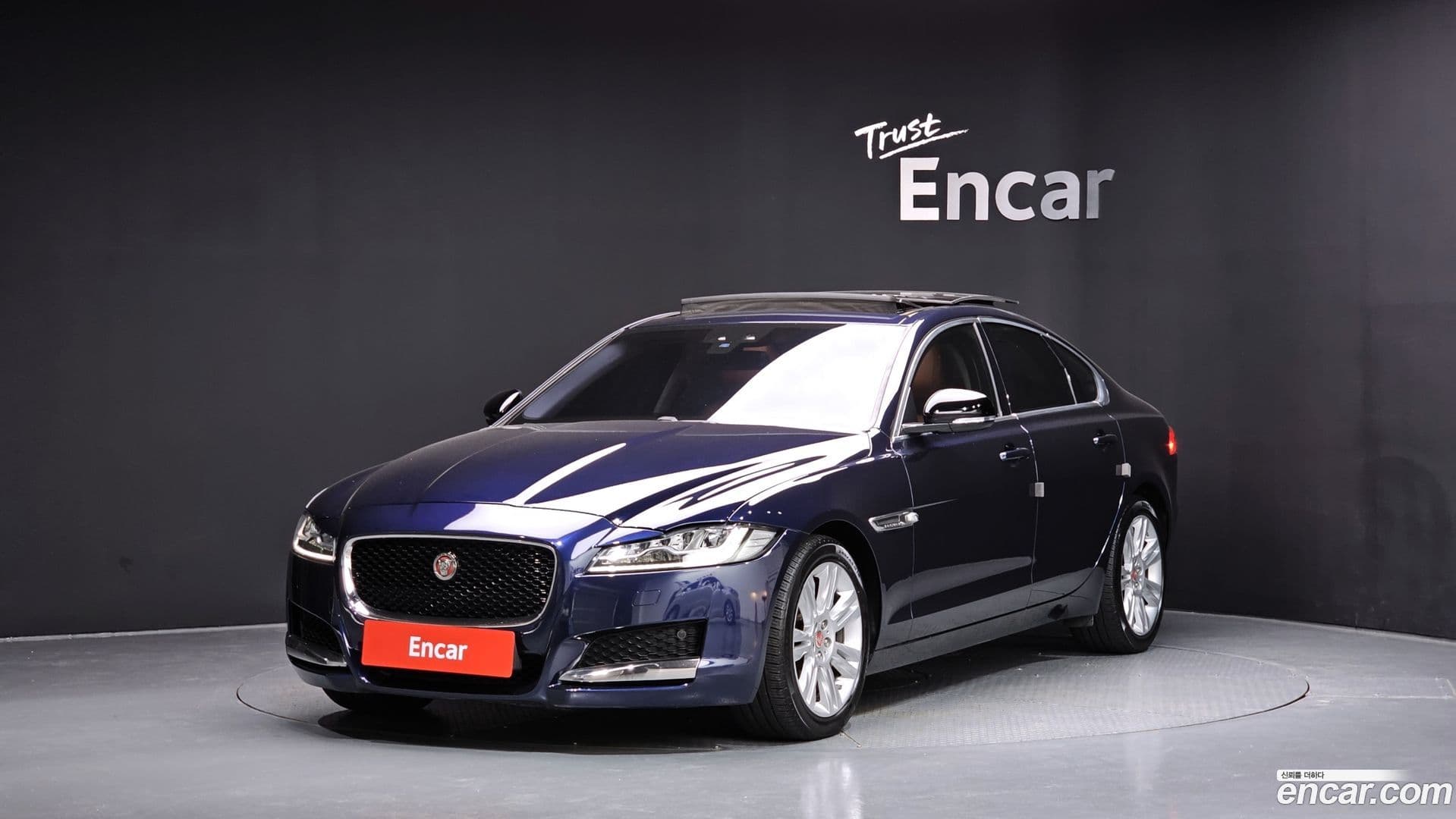 Main__Slider__Photo:XF Jaguar 2017.6-0