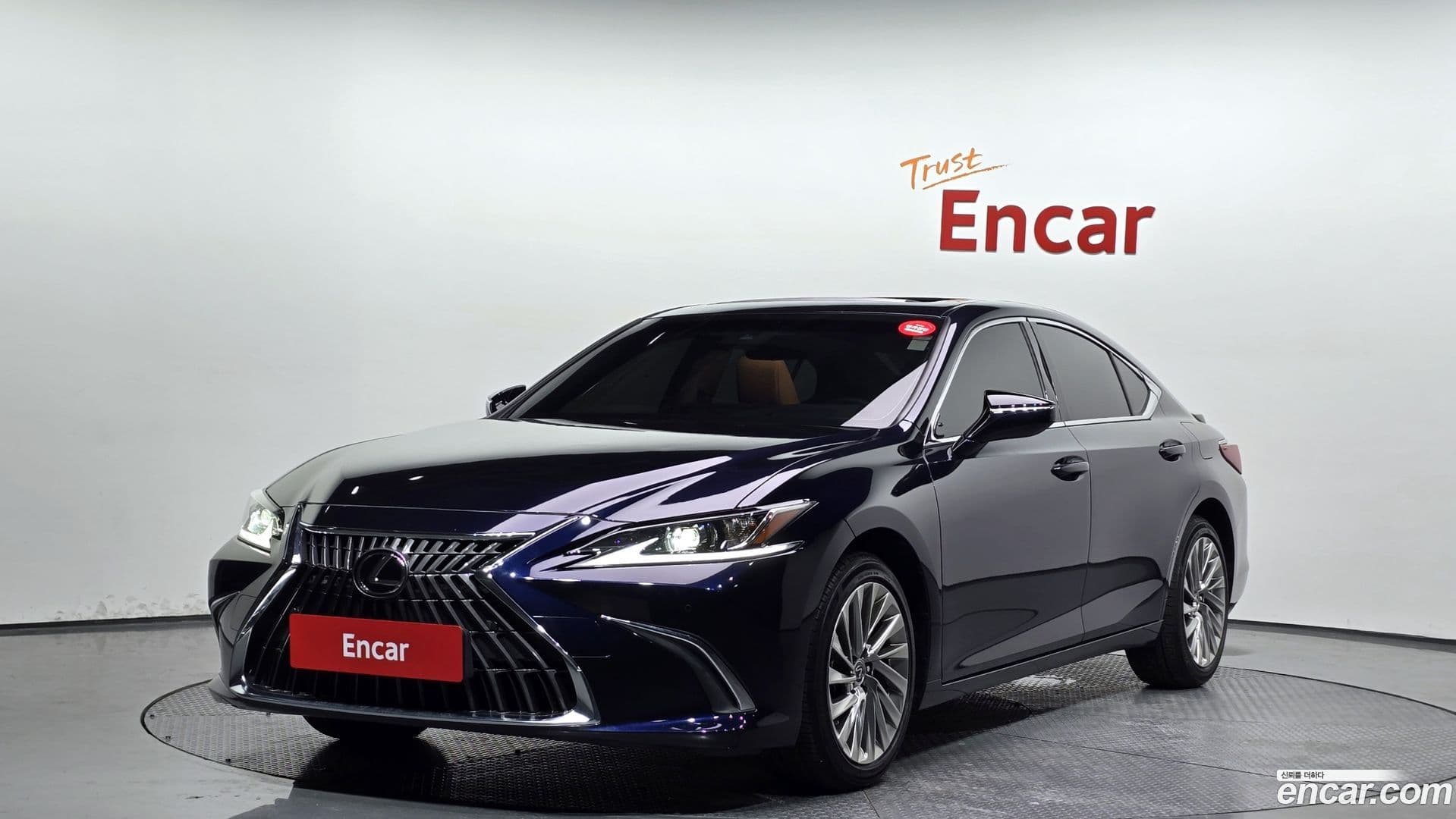 Main__Slider__Photo:ES Lexus 2023.3-0