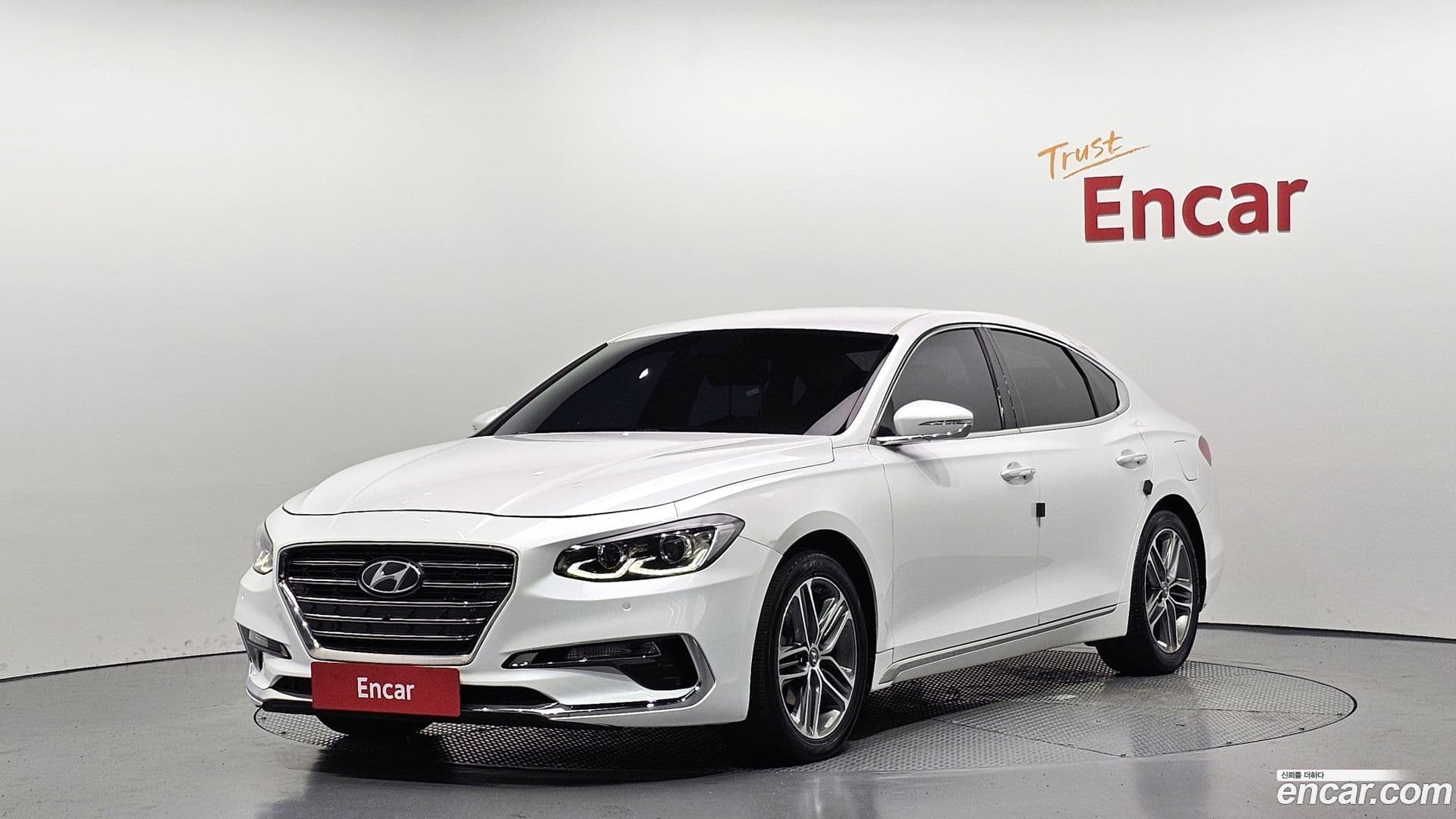 Main__Slider__Photo:Grandeur Hyundai 2018.3-0