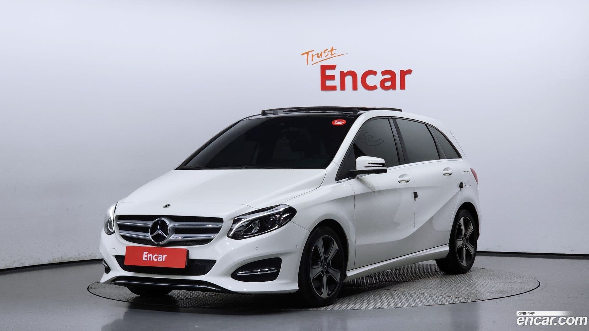 Main__Slider__Photo:B-Class Mercedes-Benz 2018.4-0