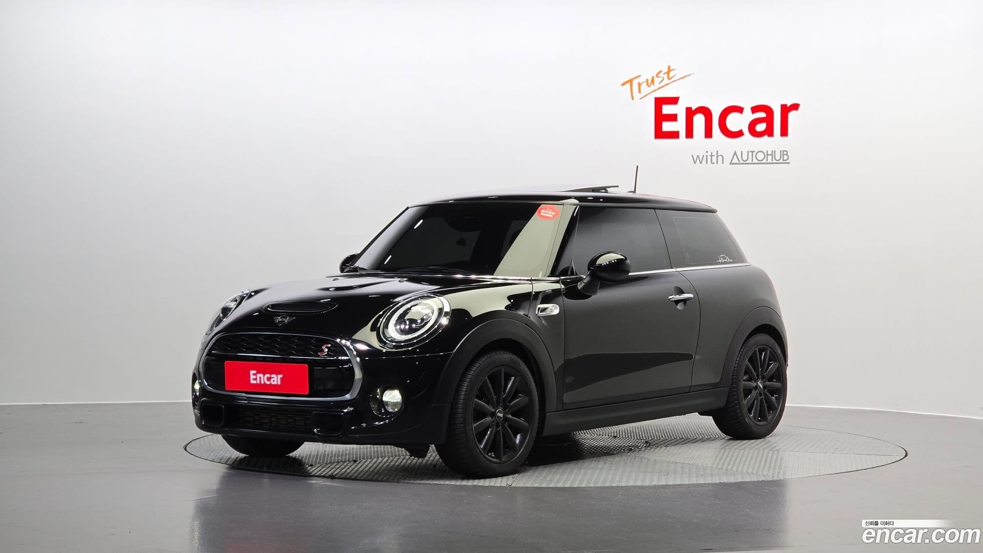 Main__Slider__Photo:Cooper Mini 2018.7-0