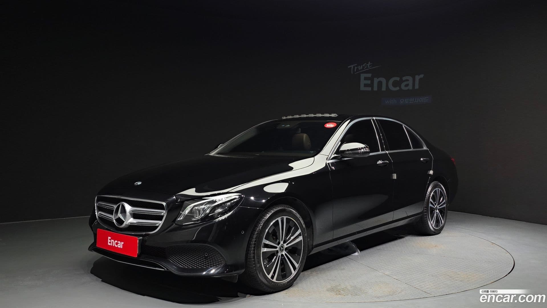 Main__Slider__Photo:E-Class Mercedes-Benz 2020.7-0