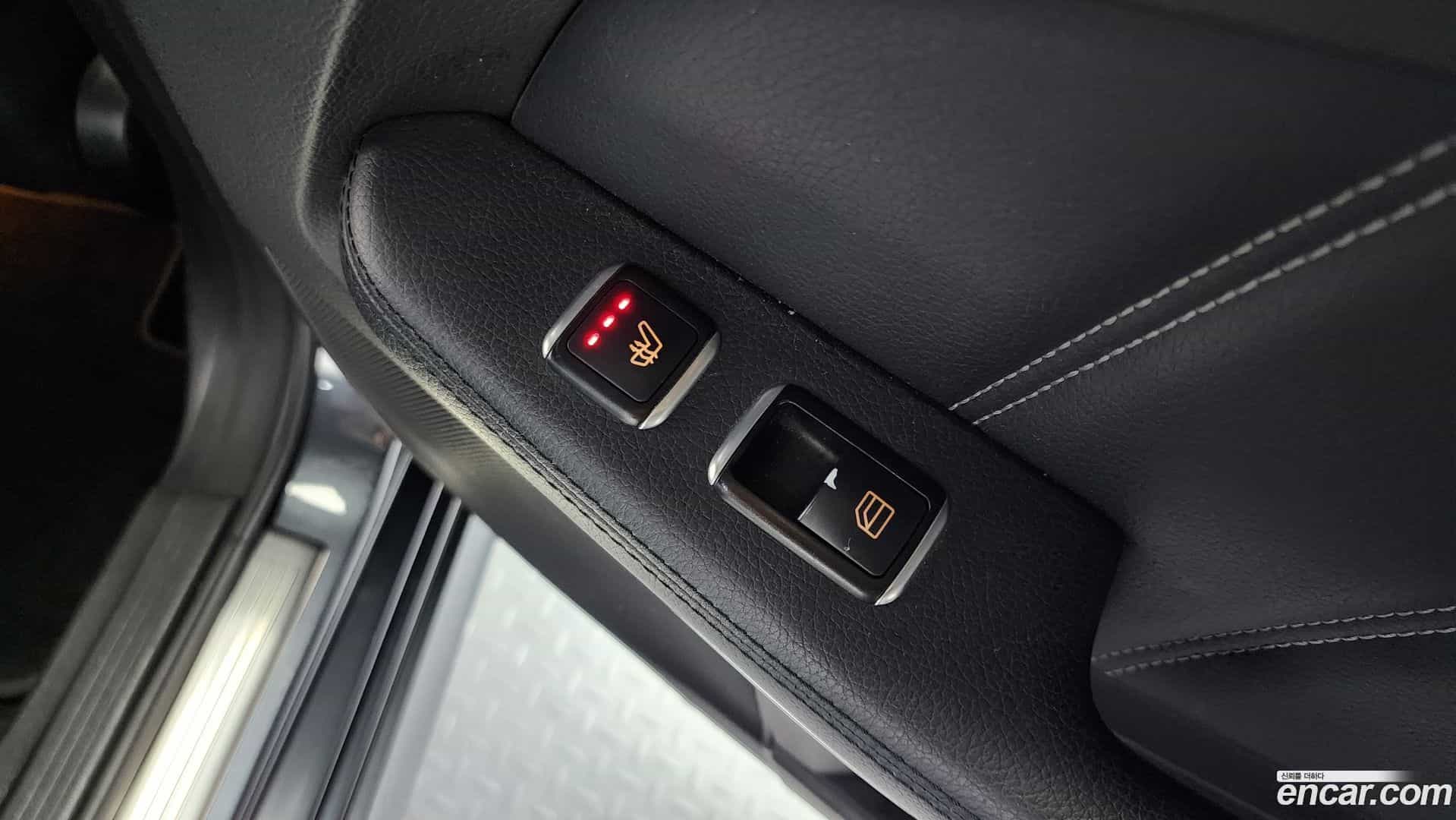 E-Class Mercedes-Benz 2015.1-OPTION-022