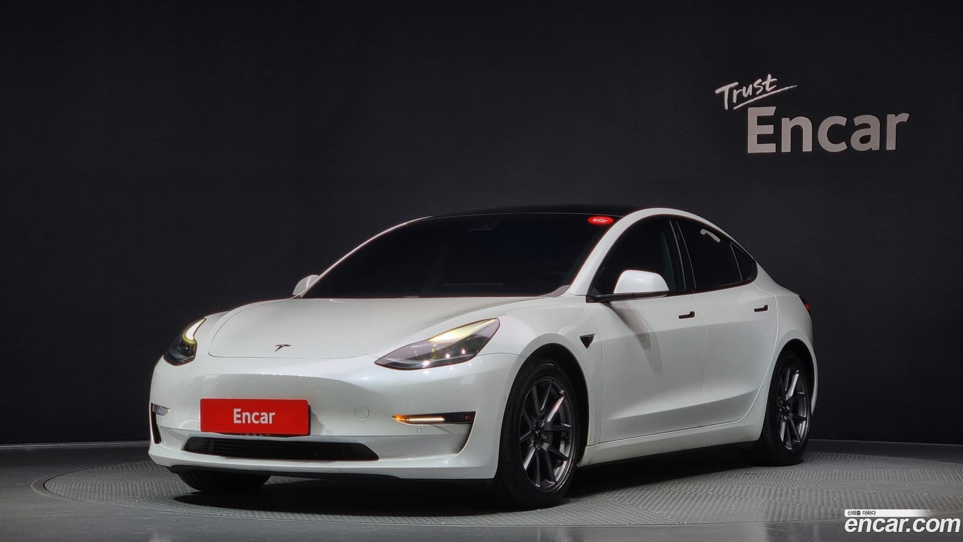 Main__Slider__Photo:Model 3 Tesla 2021.8-0