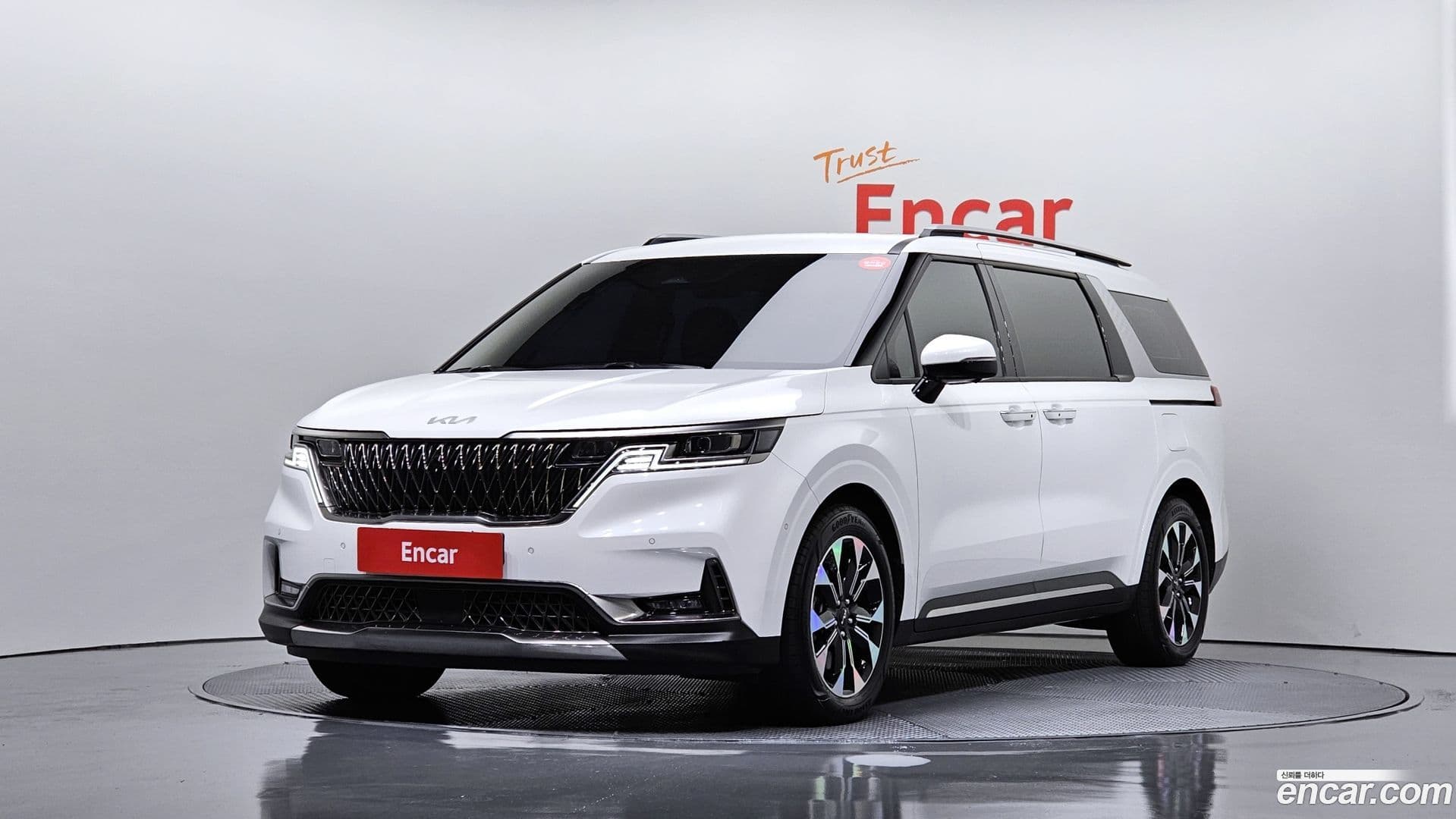 Main__Slider__Photo:Canival Kia 2023.8-0