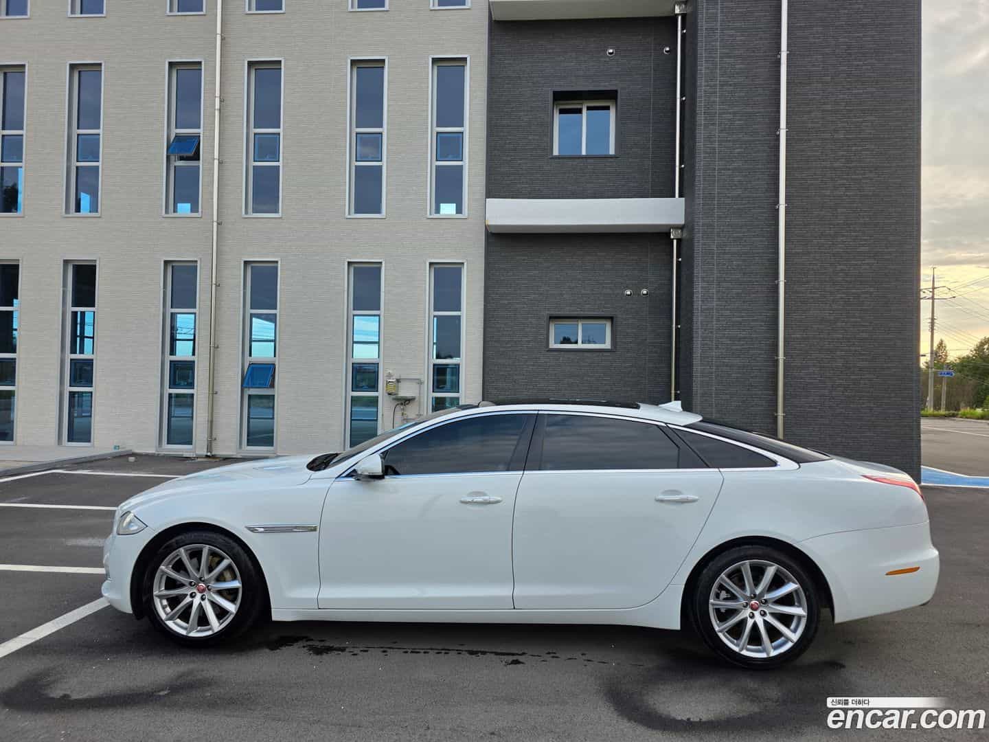 XJ Jaguar 2015.9-INNER-007