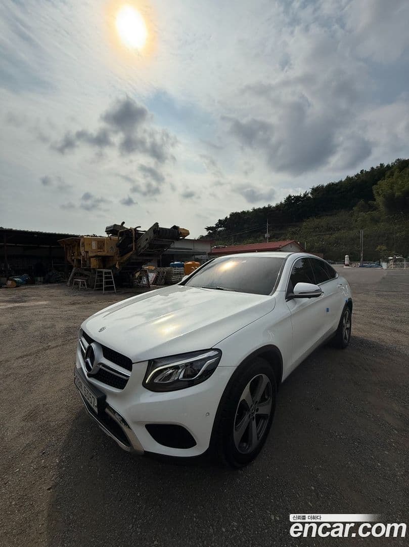 Main__Slider__Photo:GLC-Class Mercedes-Benz 2019.3-0