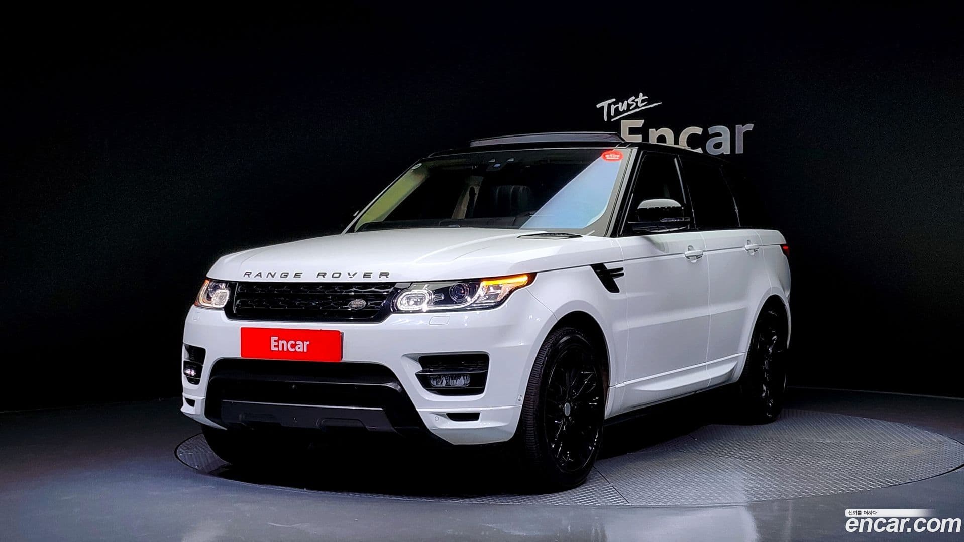 Main__Slider__Photo:Range Rover Sport Land Rover 2017.4-0
