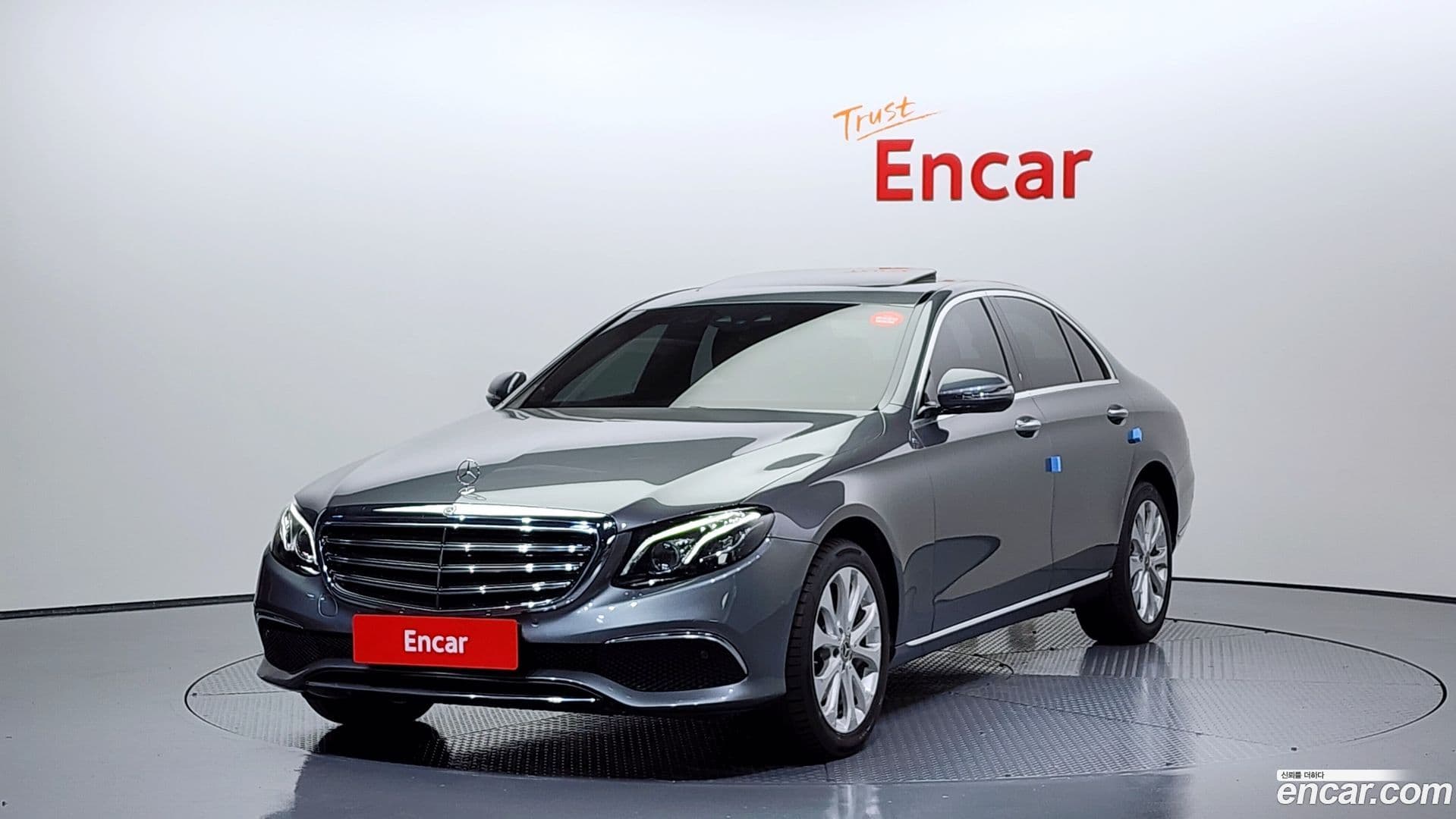 Main__Slider__Photo:E-Class Mercedes-Benz 2018.5-0