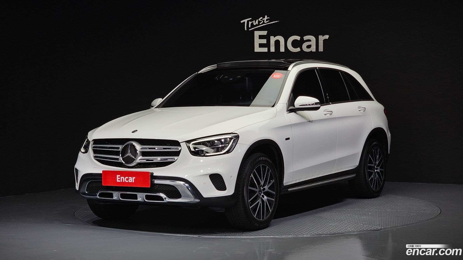 Main__Slider__Photo:GLC-Class Mercedes-Benz 2020.9-0