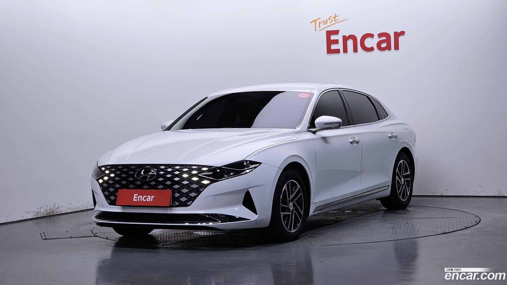 Main__Slider__Photo:Grandeur Hyundai 2021.10-0