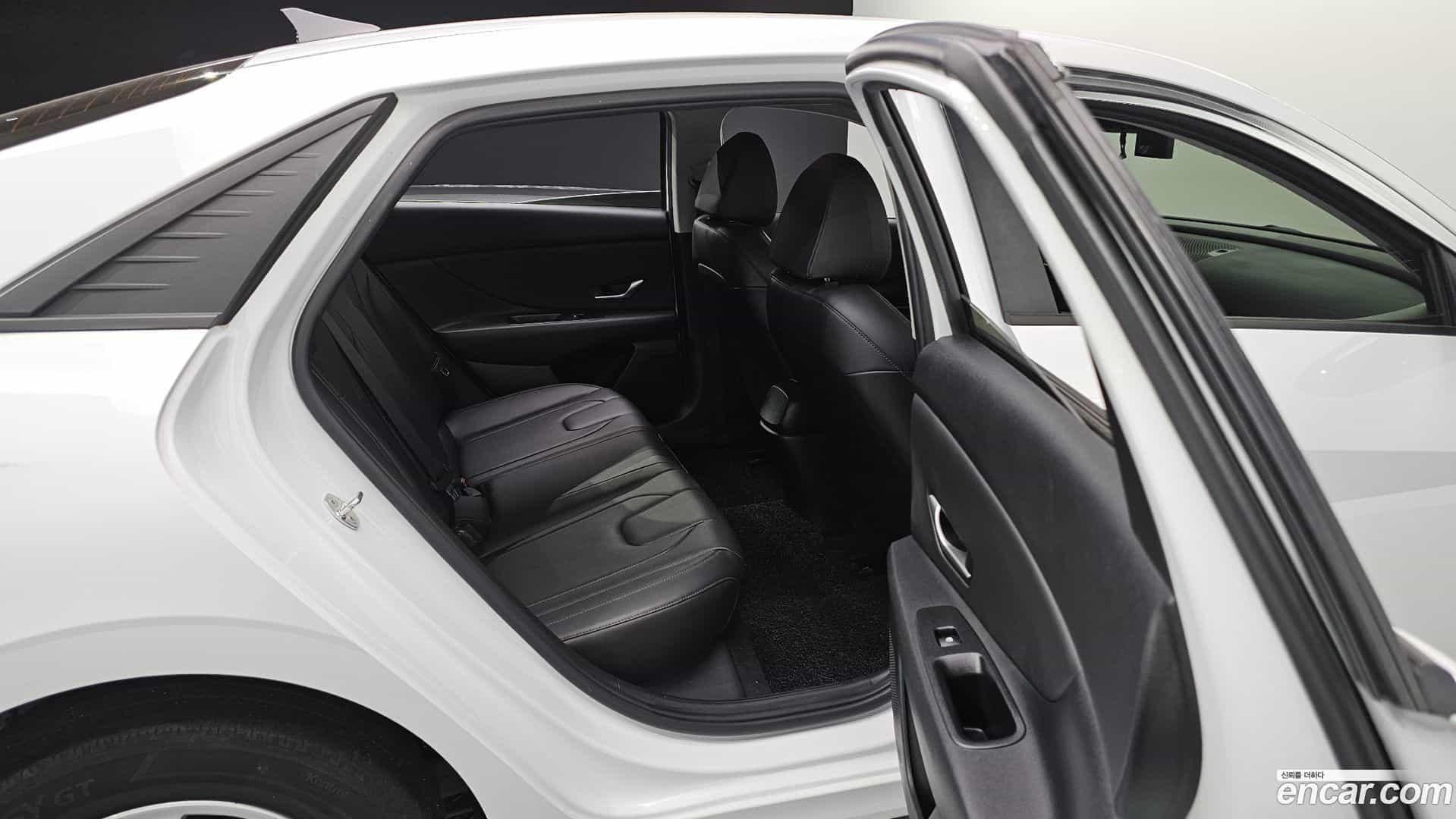 AVANTE Hyundai 2021.5-OPTION-017